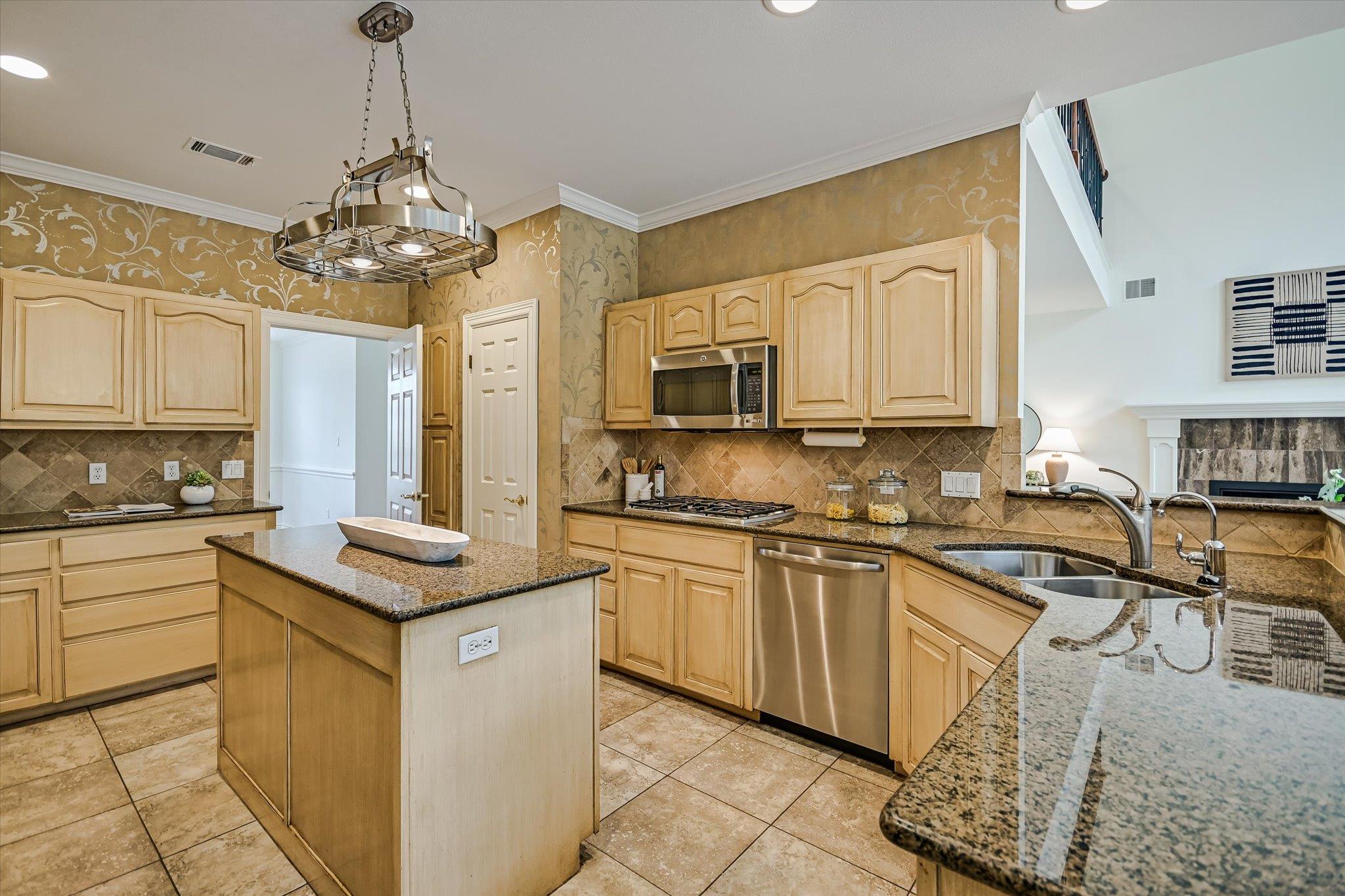 4000 Shadow Oak LN