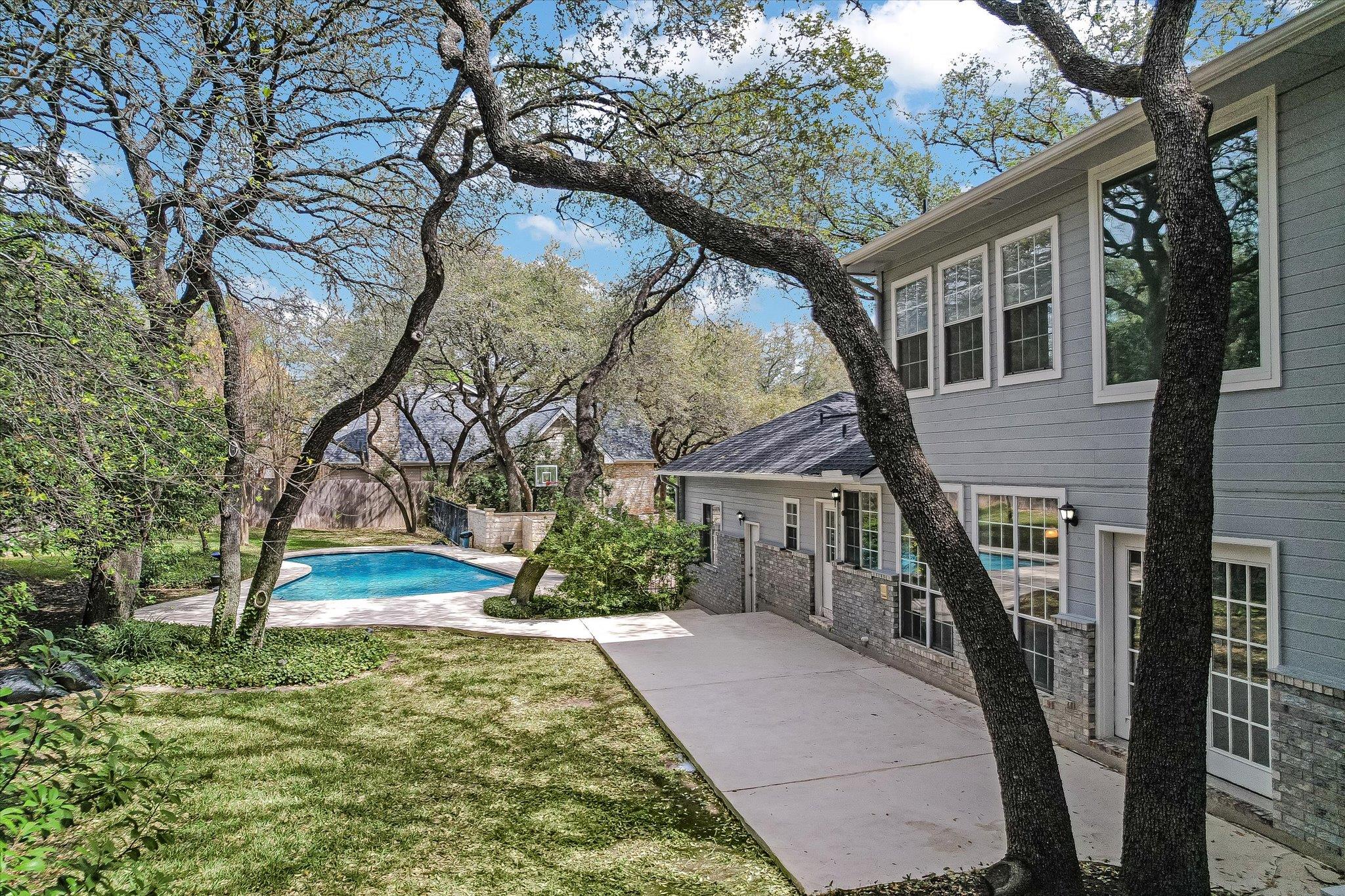 4000 Shadow Oak LN