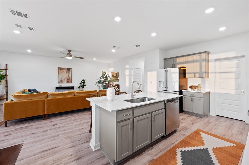 7504 Daves Landing DR