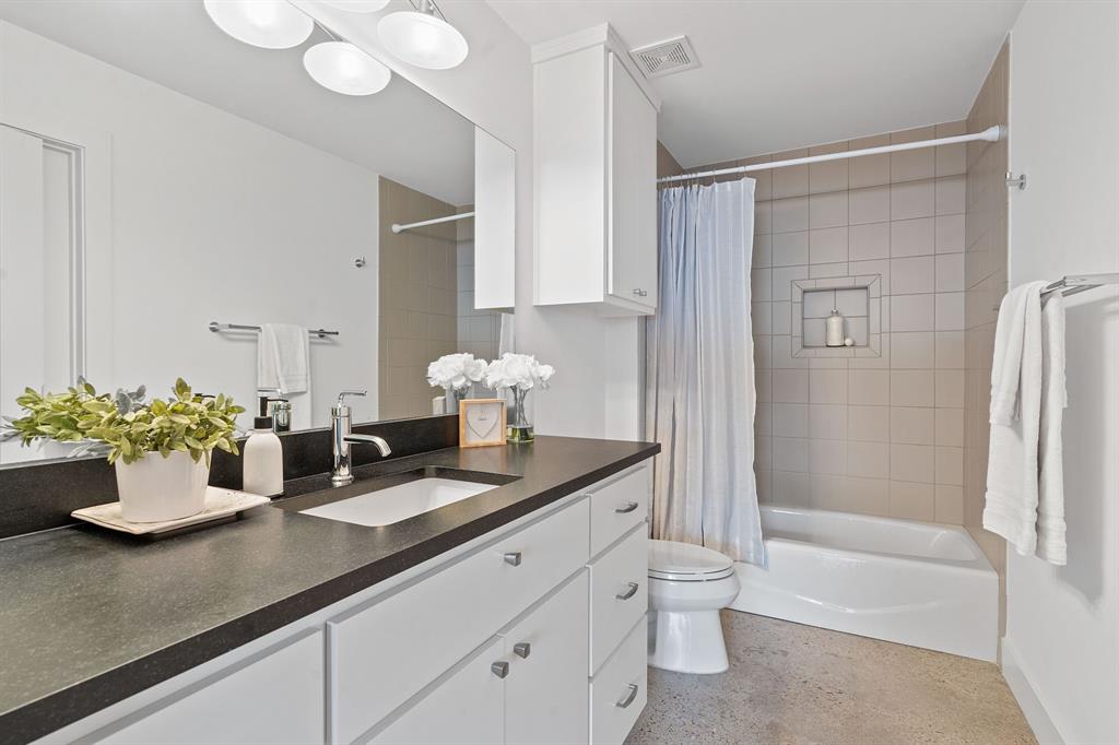 1305 Exposition BLVD # 4