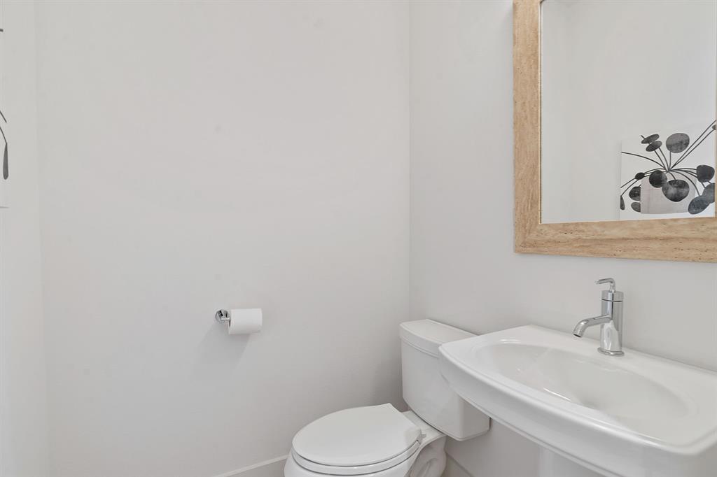 1305 Exposition BLVD # 4