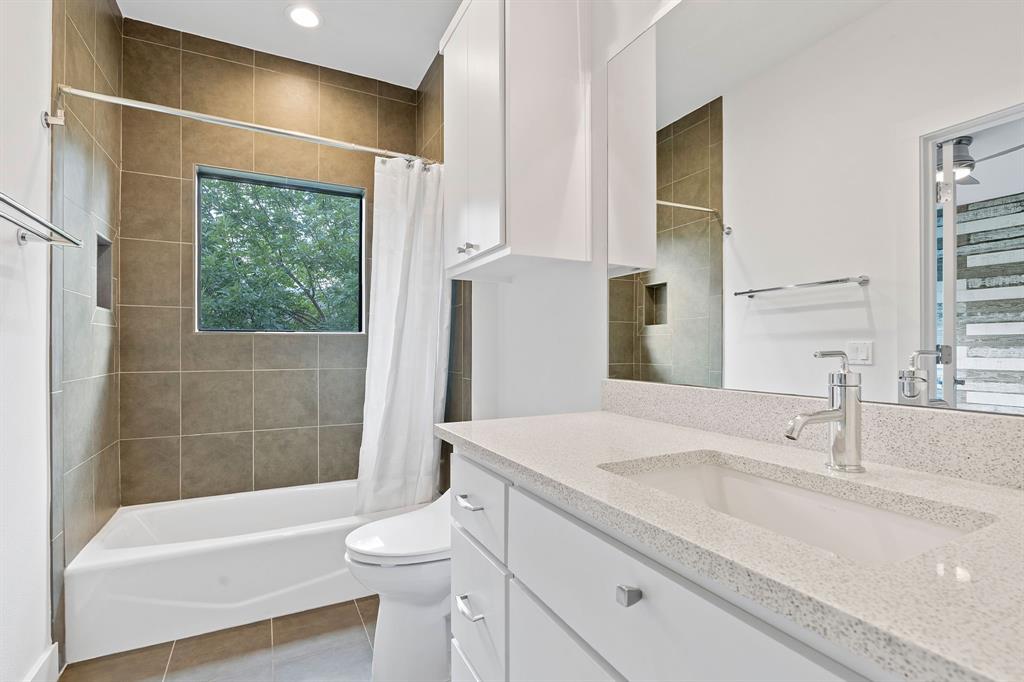 1305 Exposition BLVD # 4