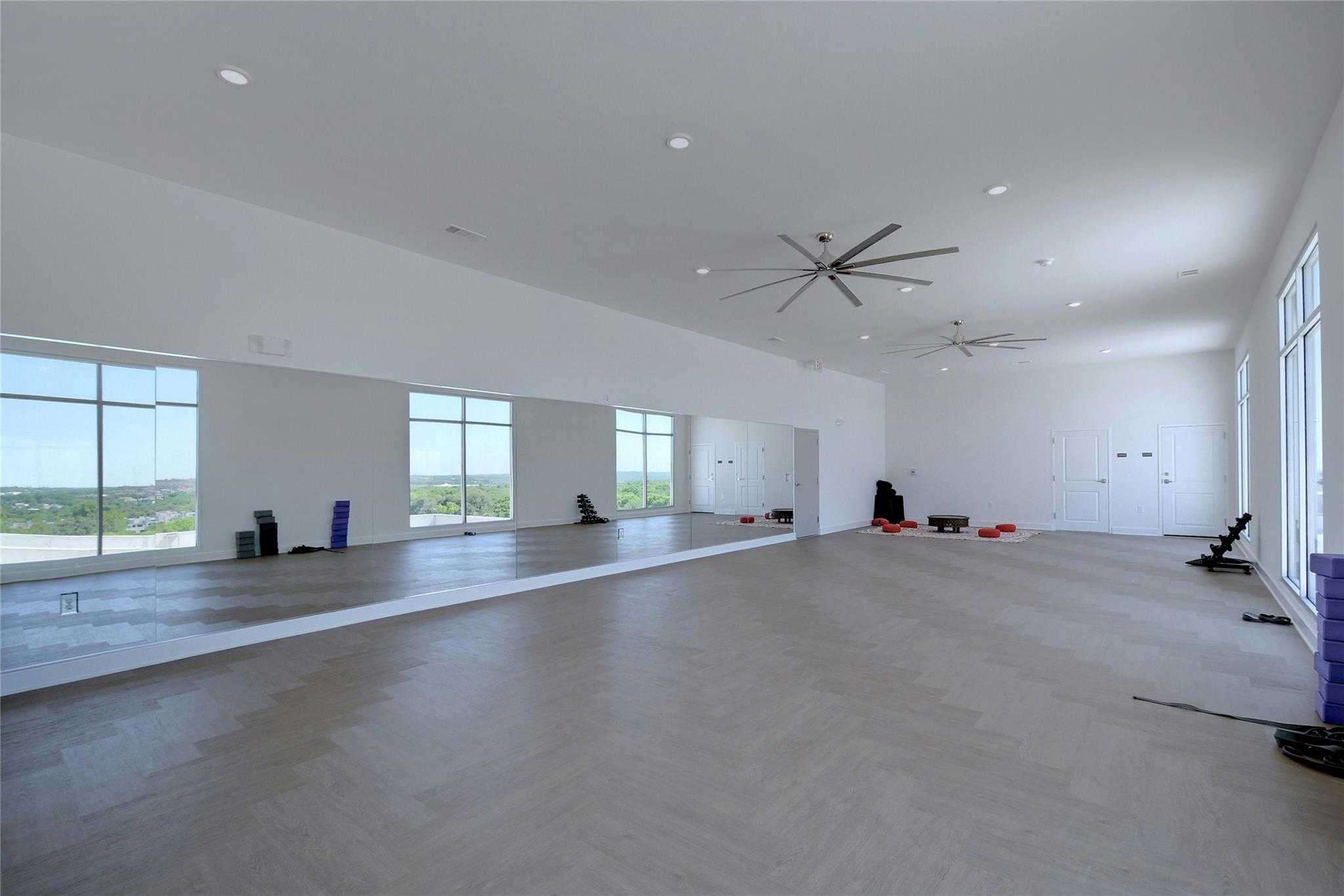 4361 S Congress Ave # 402