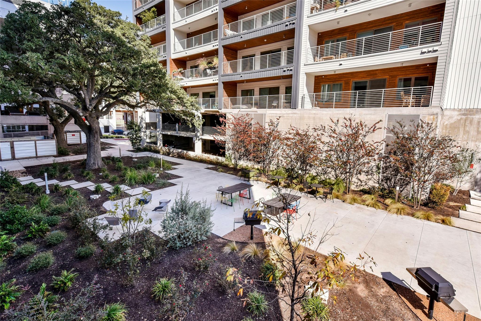 4361 S Congress Ave # 402