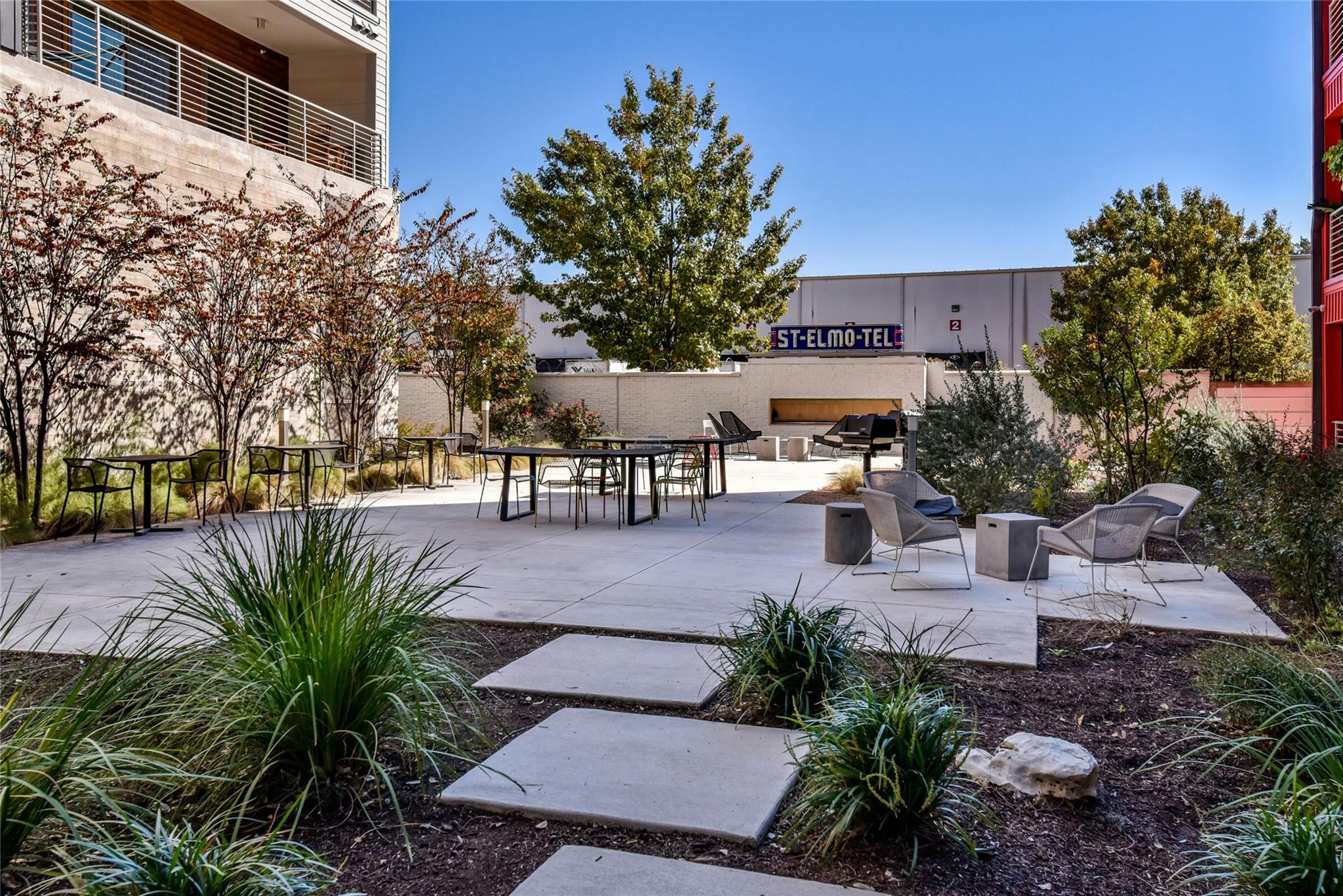 4361 S Congress Ave # 402
