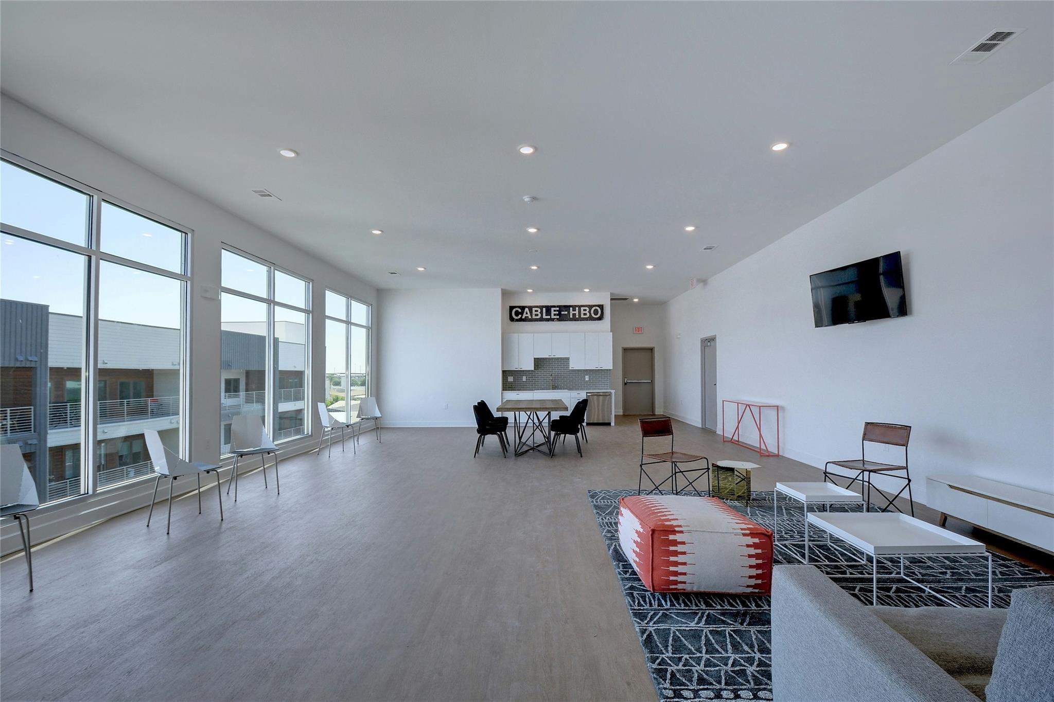 4361 S Congress Ave # 402