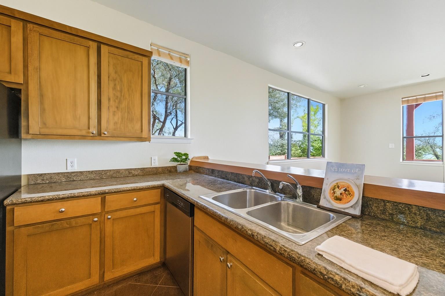 1101 OAK HURST RD # 101