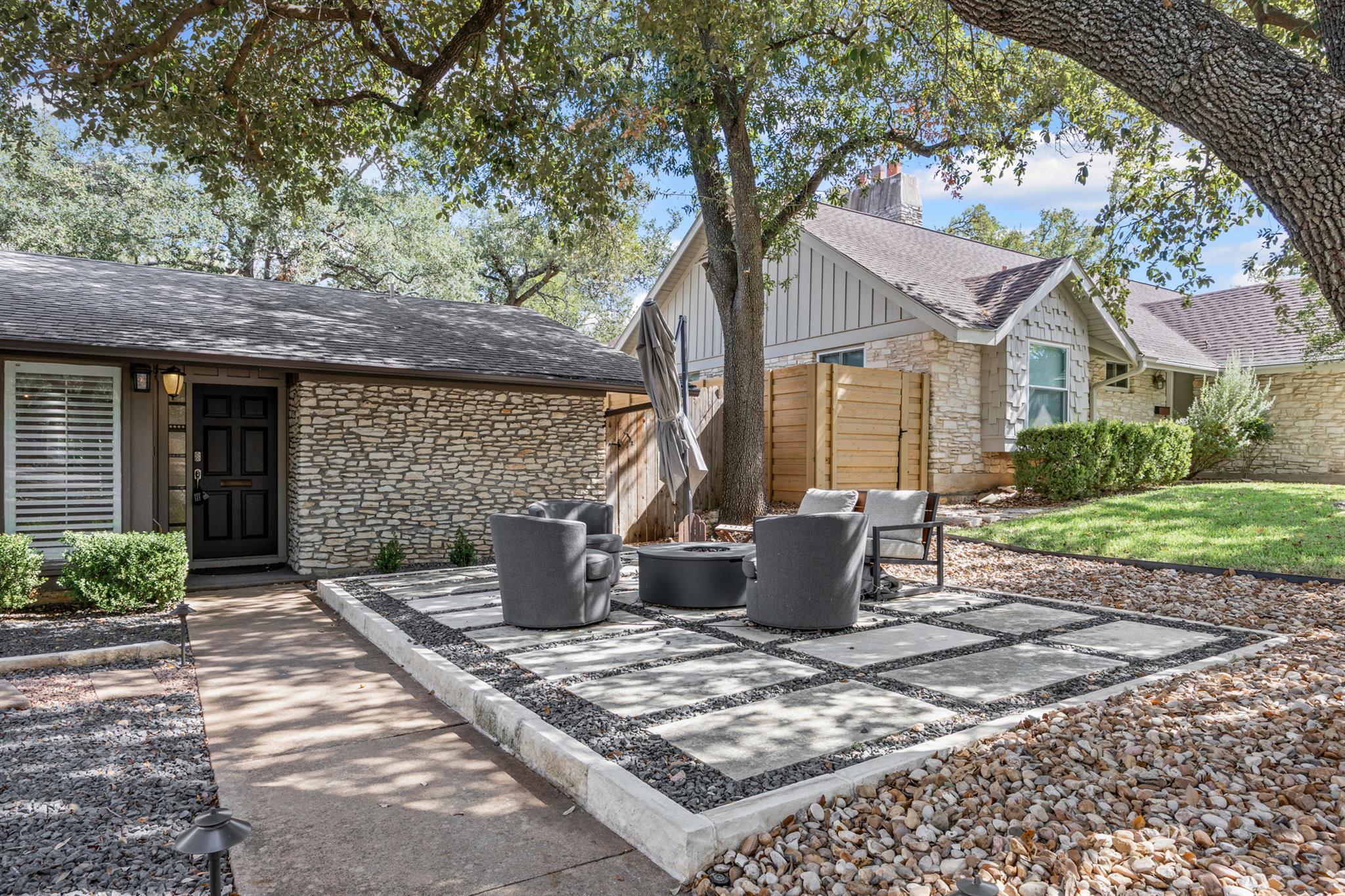 7103 Mesa DR