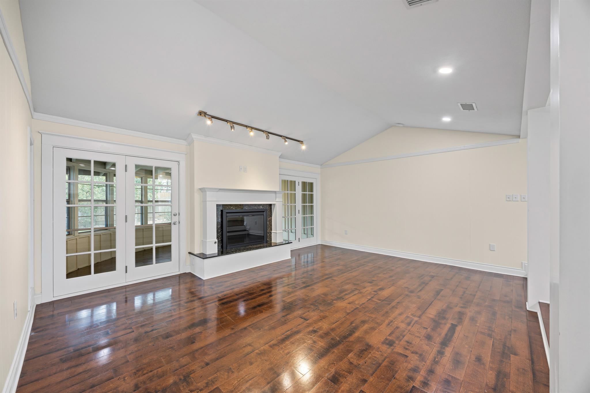 7103 Mesa DR