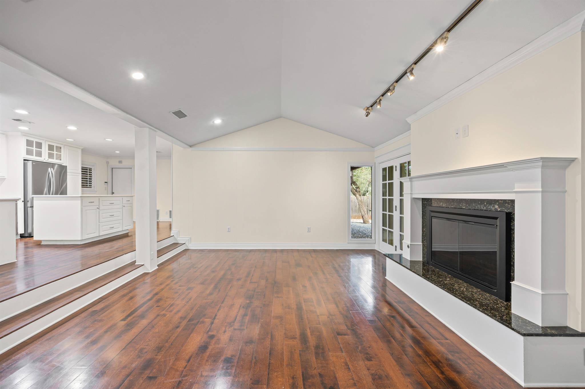 7103 Mesa DR