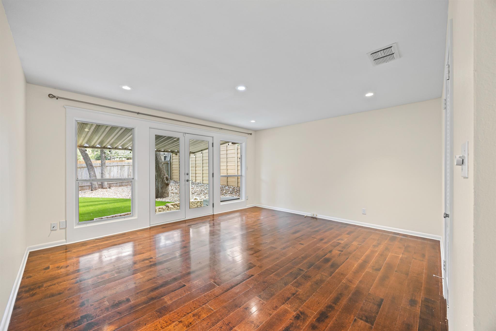 7103 Mesa DR