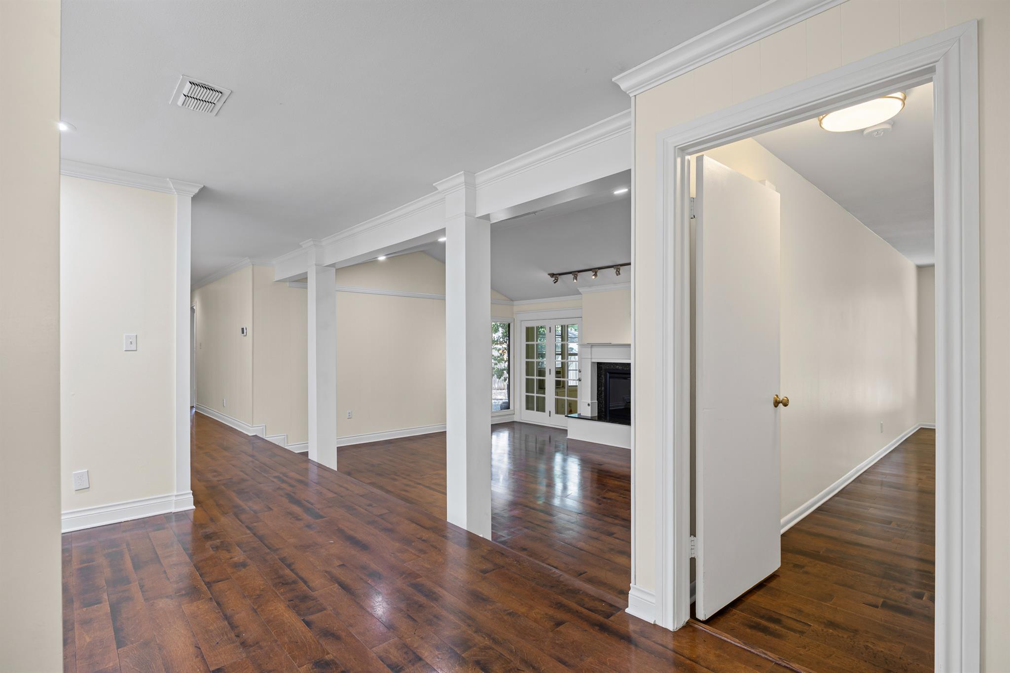 7103 Mesa DR