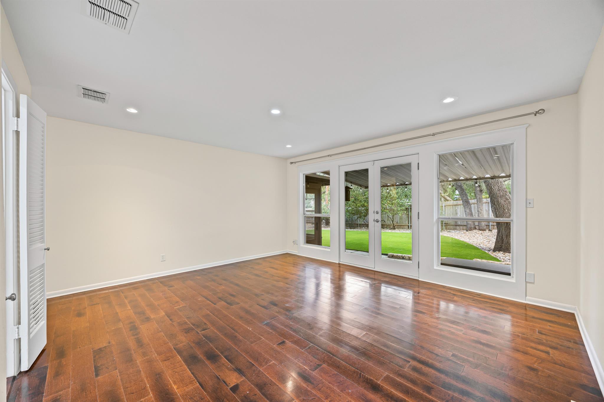 7103 Mesa DR