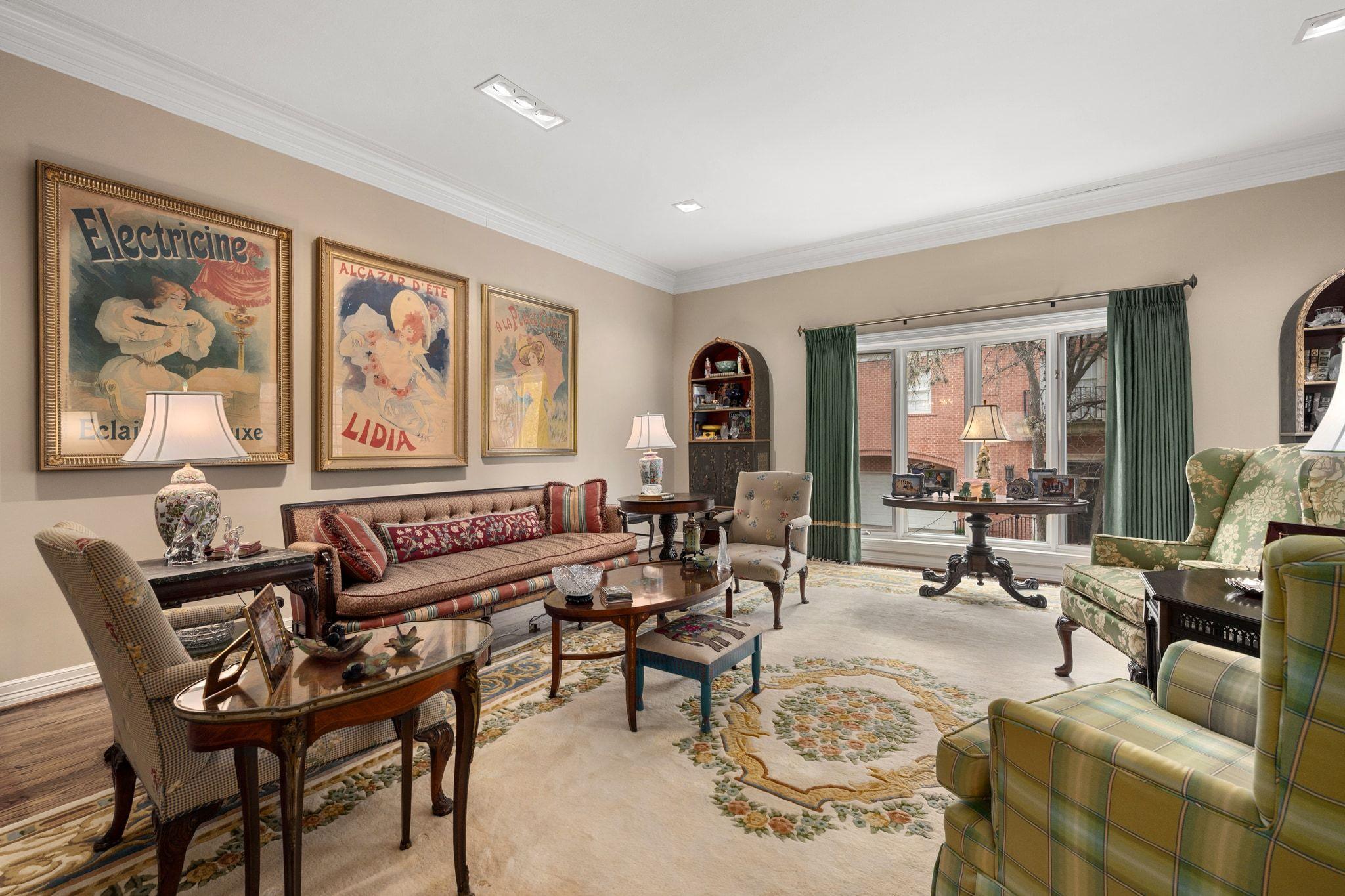 2716 Hillview Green LN