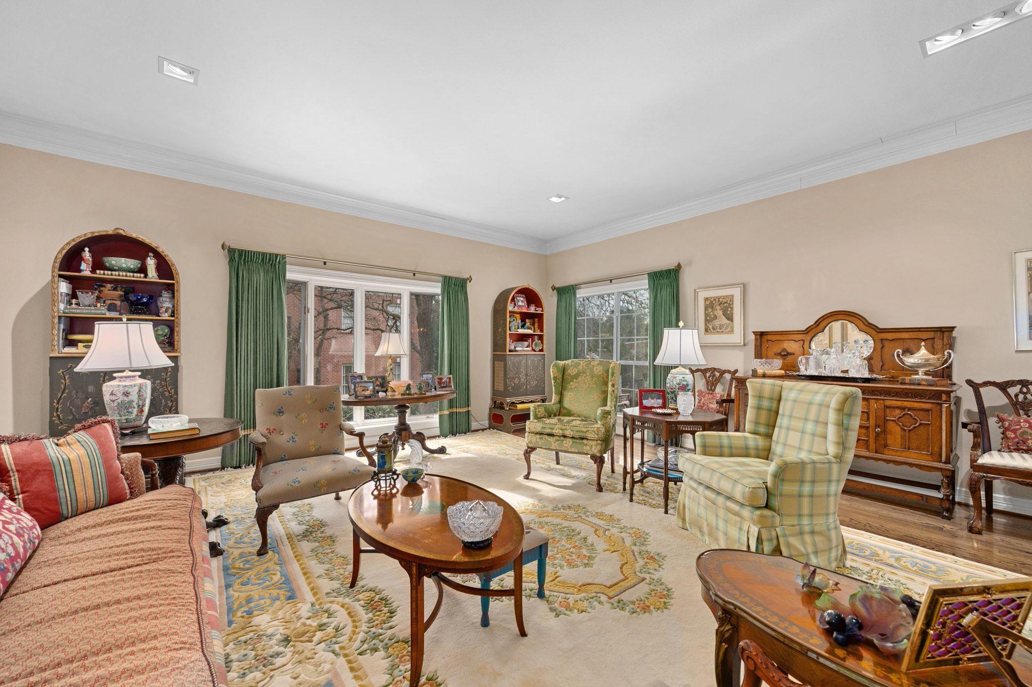 2716 Hillview Green LN