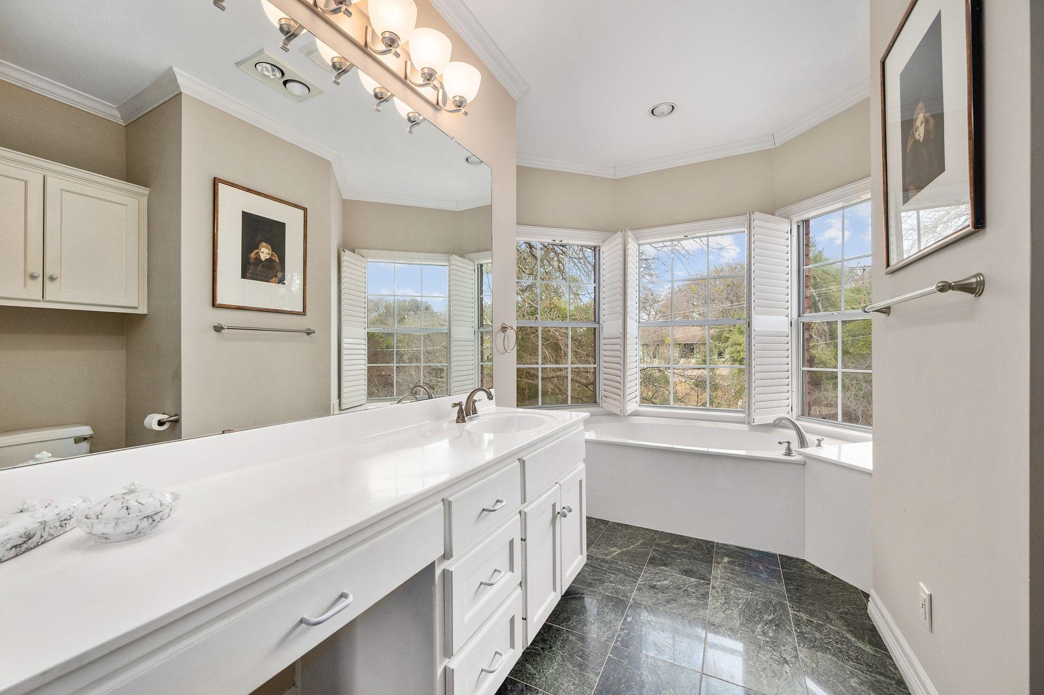 2716 Hillview Green LN