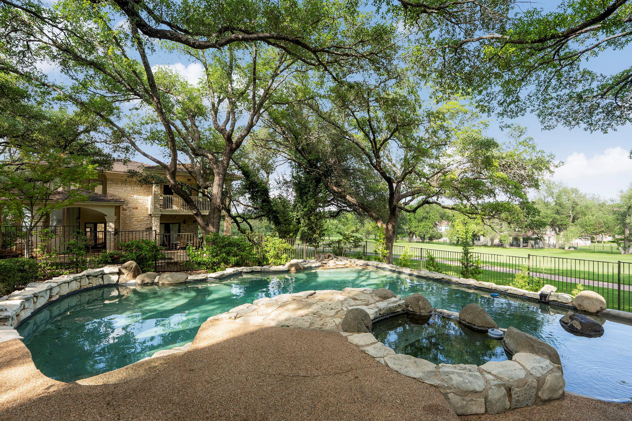 12 Treehaven LN