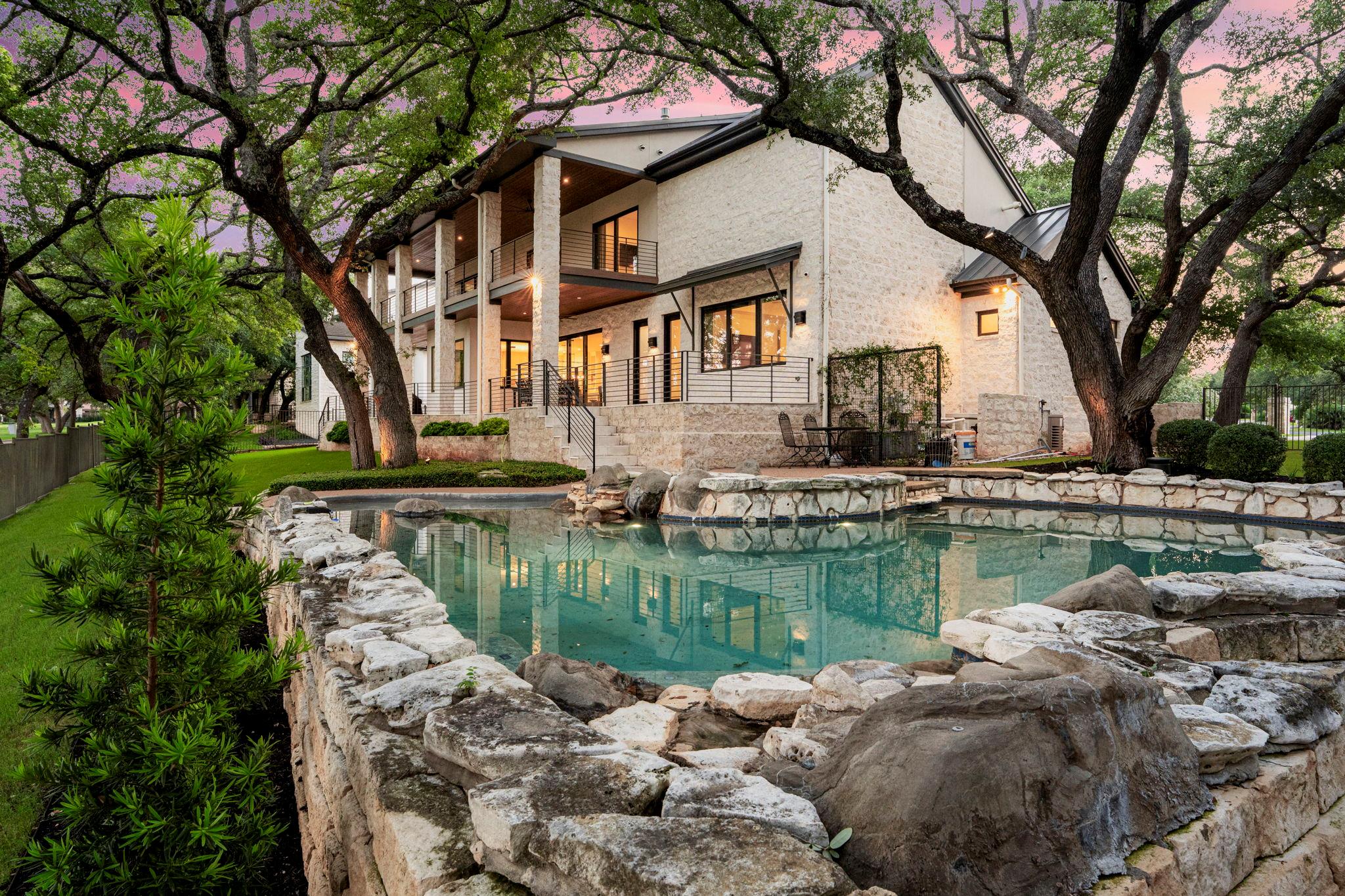 12 Treehaven LN