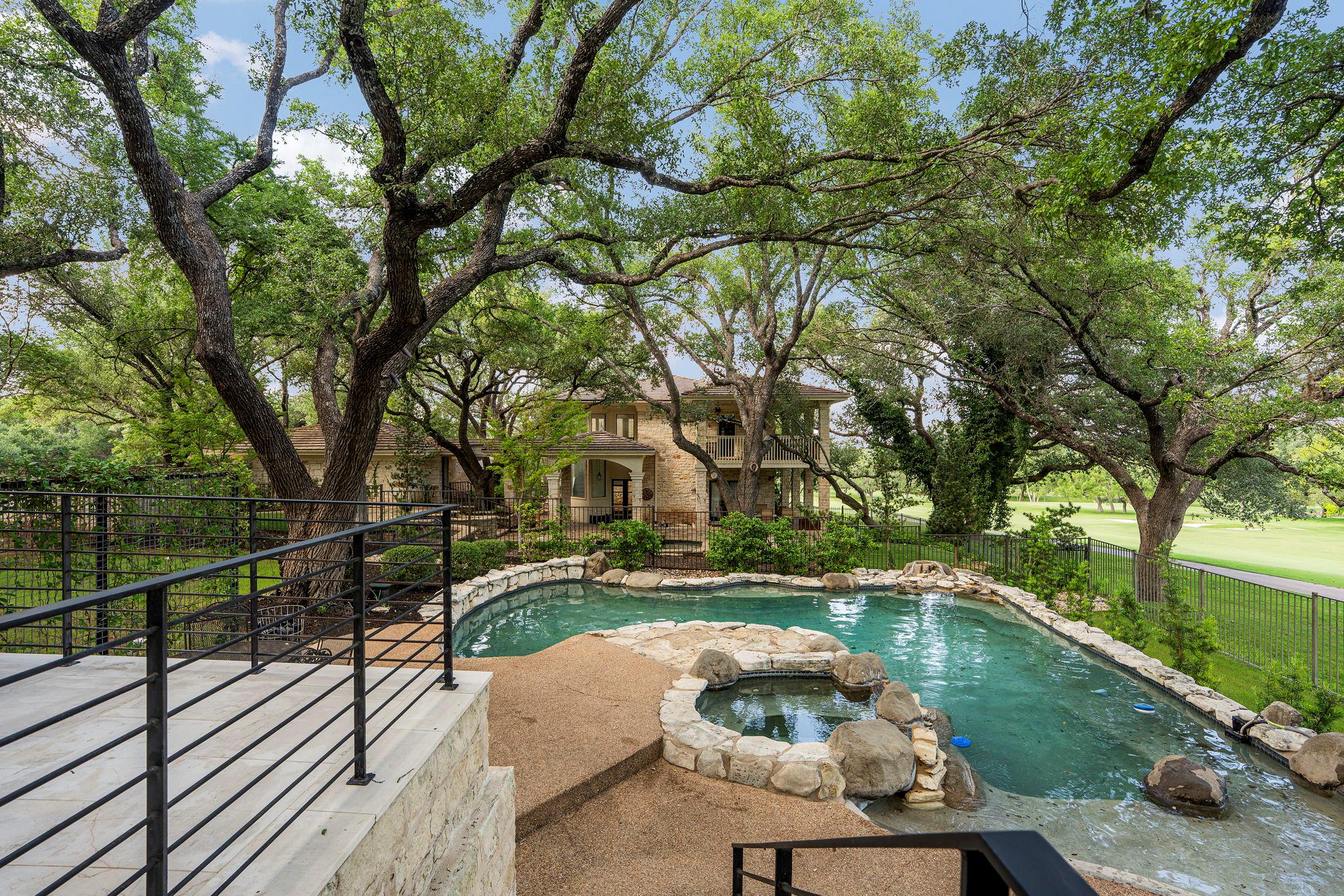 12 Treehaven LN