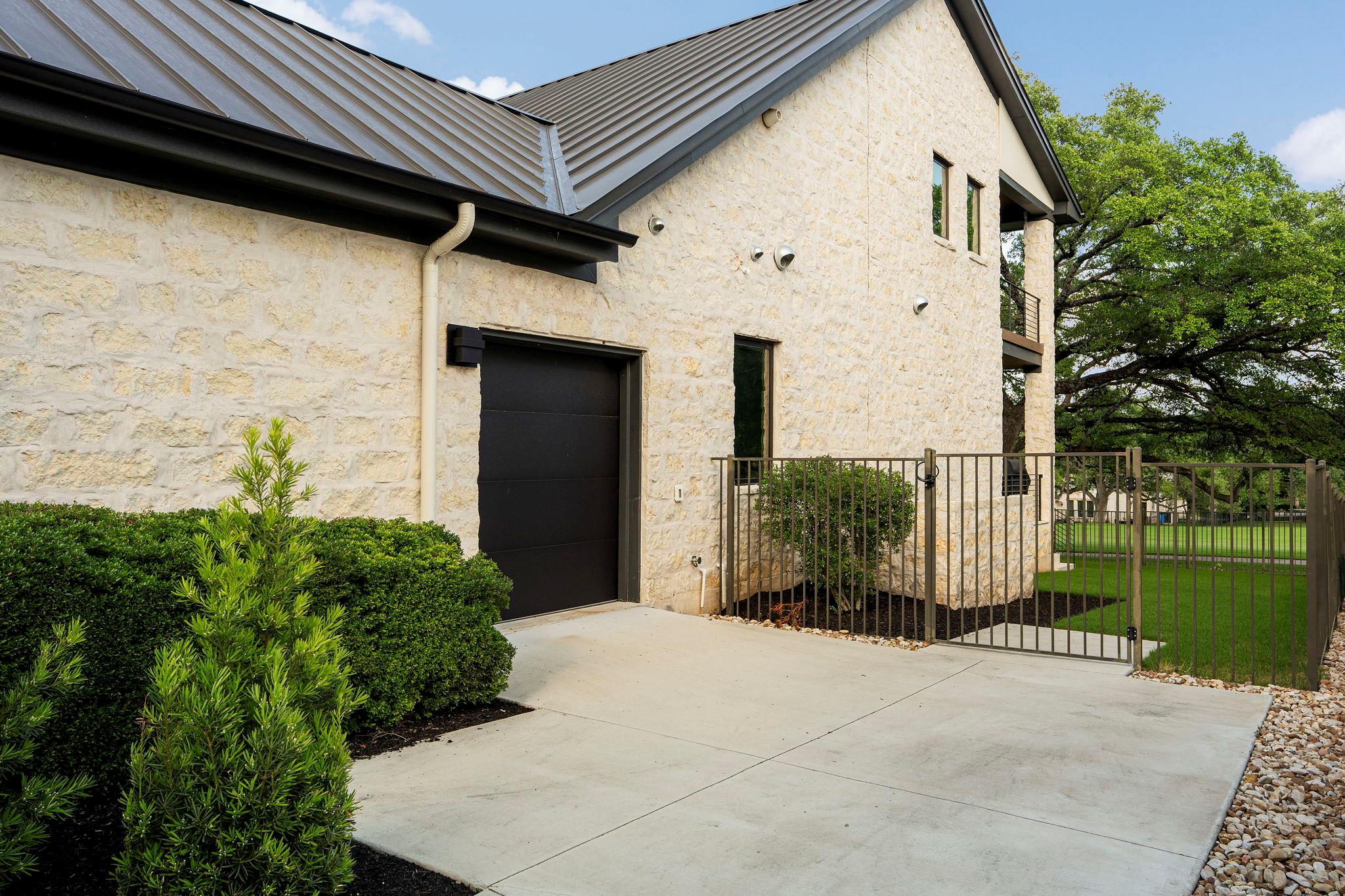 12 Treehaven LN