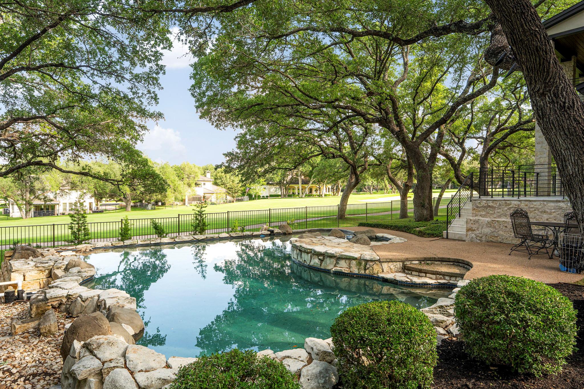 12 Treehaven LN