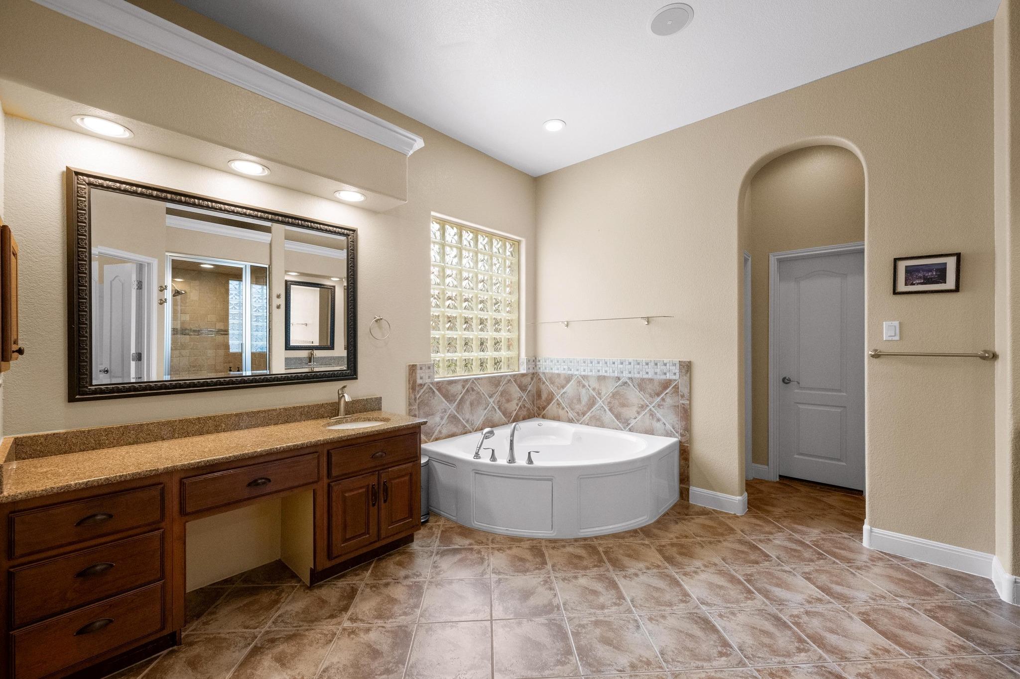 11313 Hollister DR