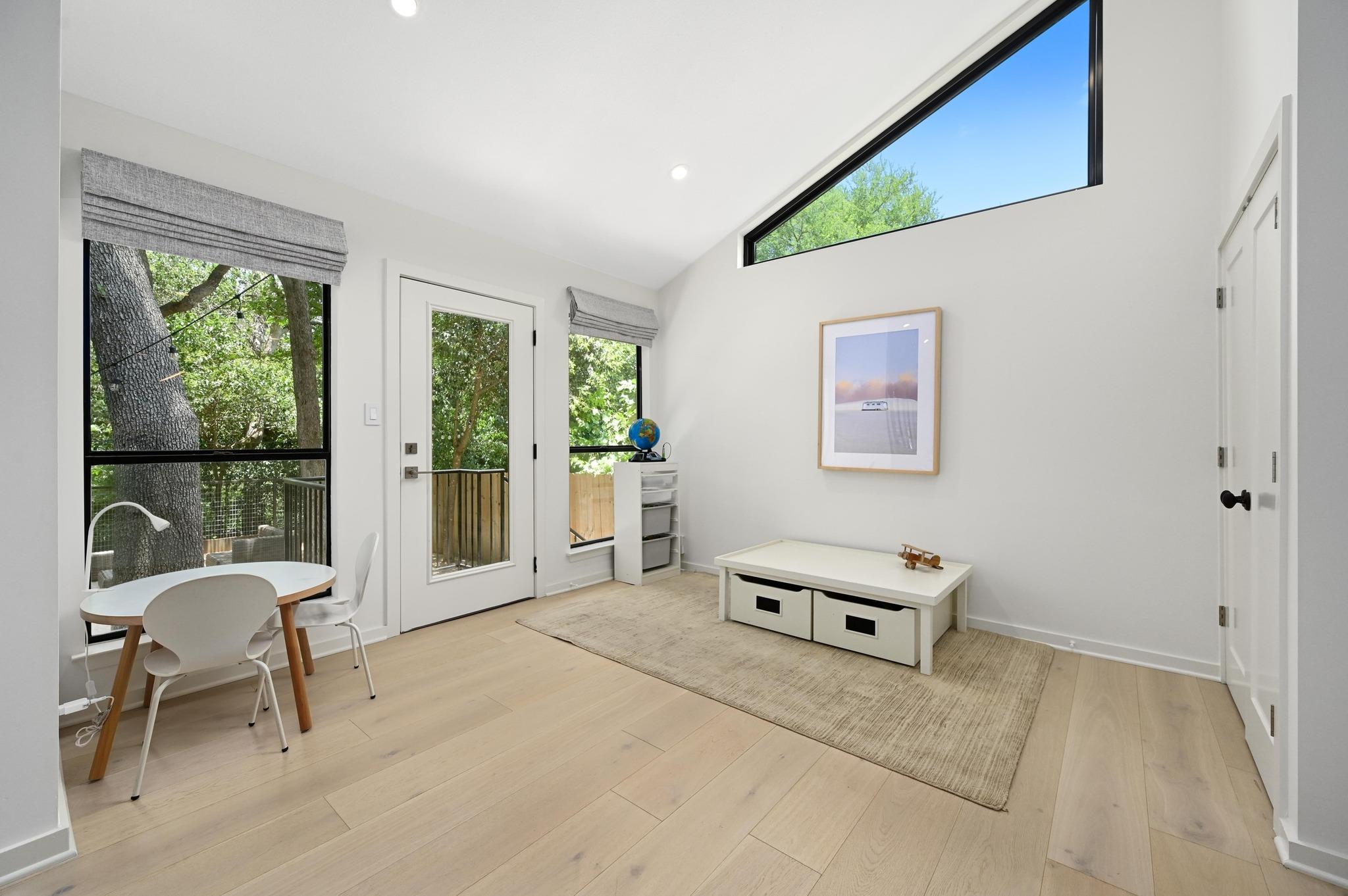 3212 Thousand Oaks DR