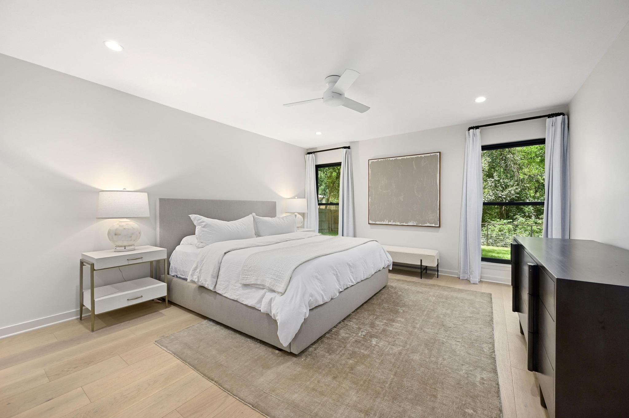 3212 Thousand Oaks DR