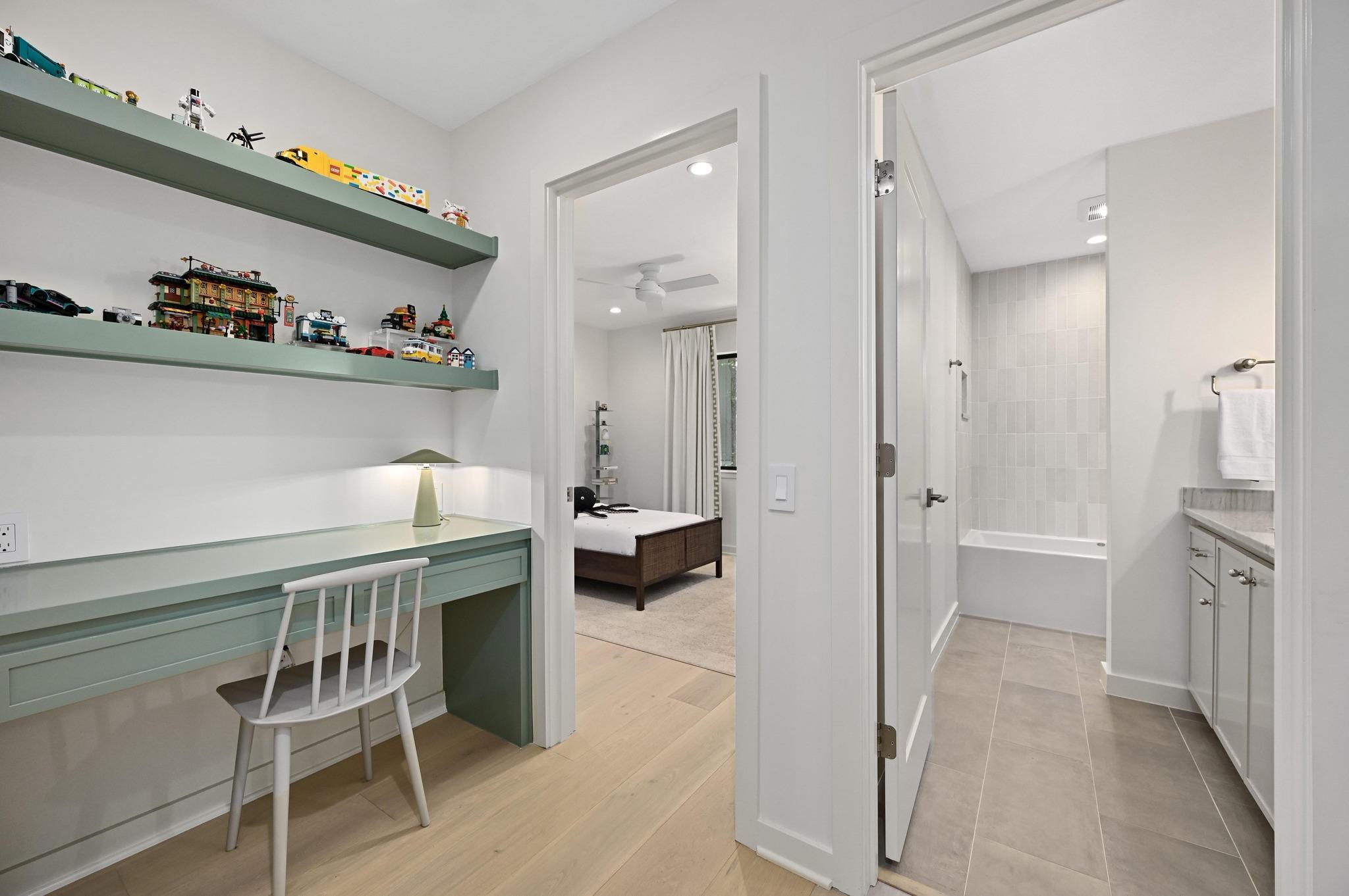 3212 Thousand Oaks DR