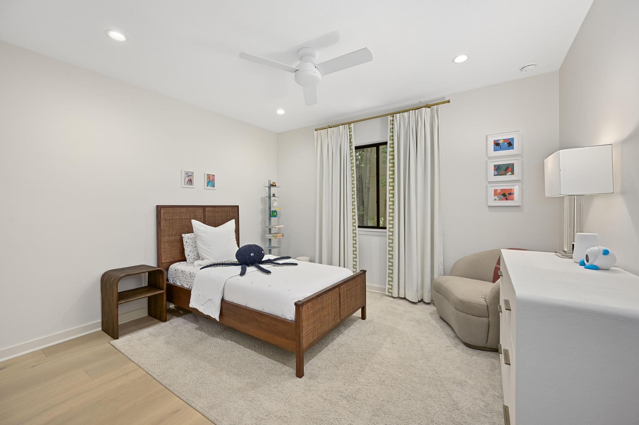 3212 Thousand Oaks DR