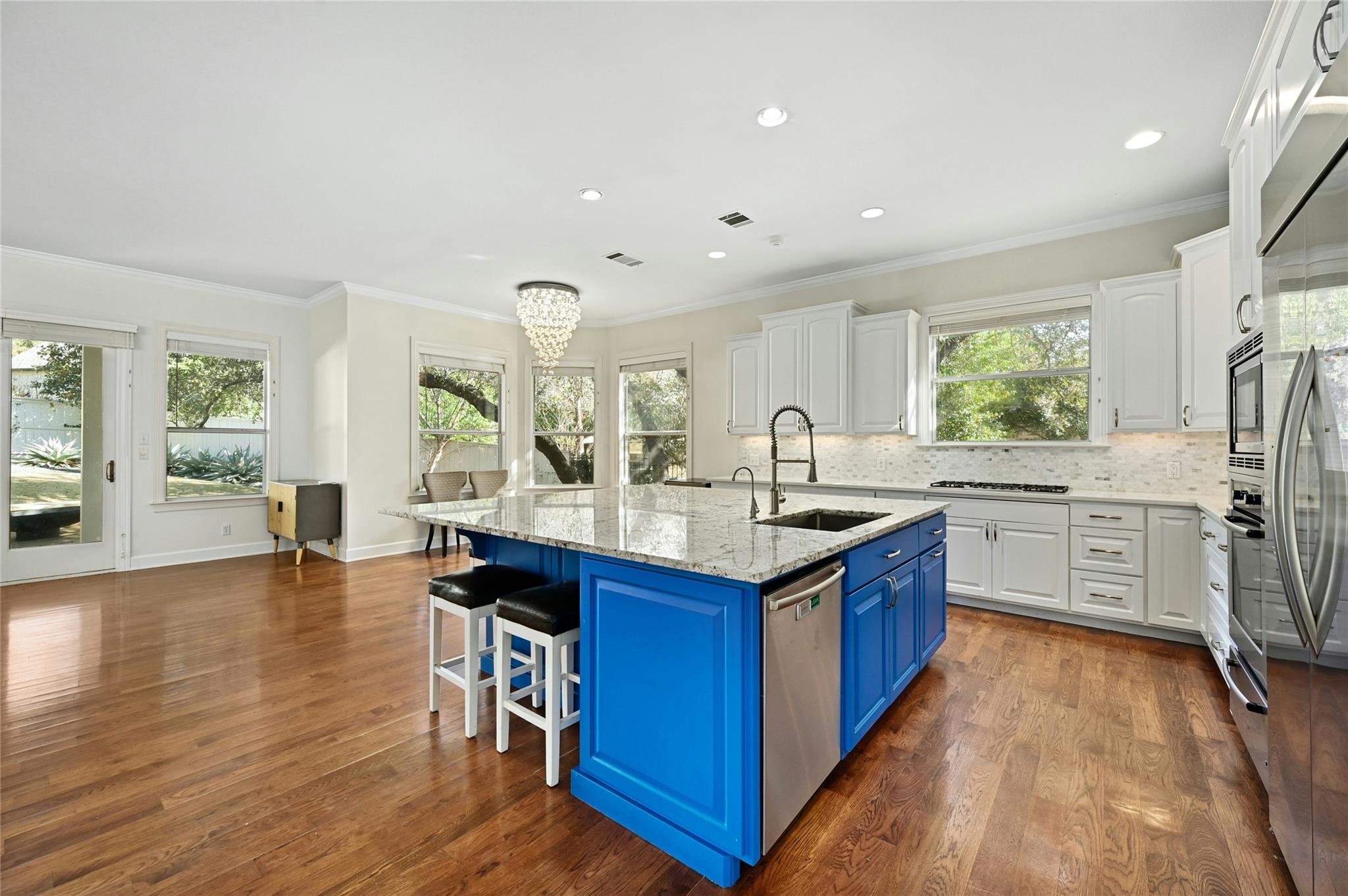 6615 Dogwood Creek DR