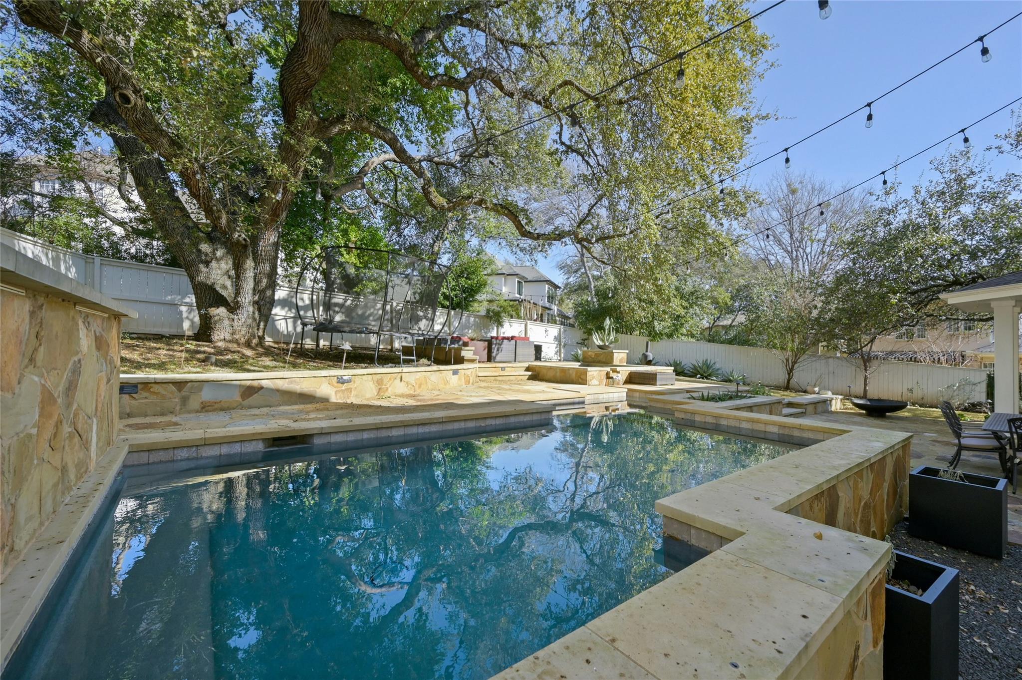 6615 Dogwood Creek DR