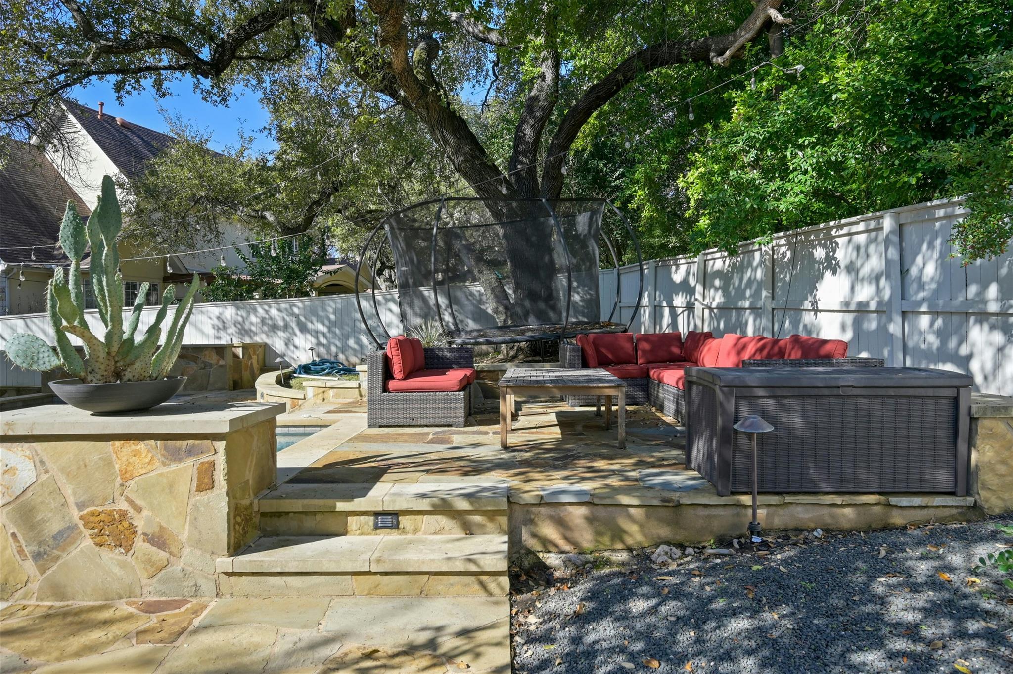 6615 Dogwood Creek DR