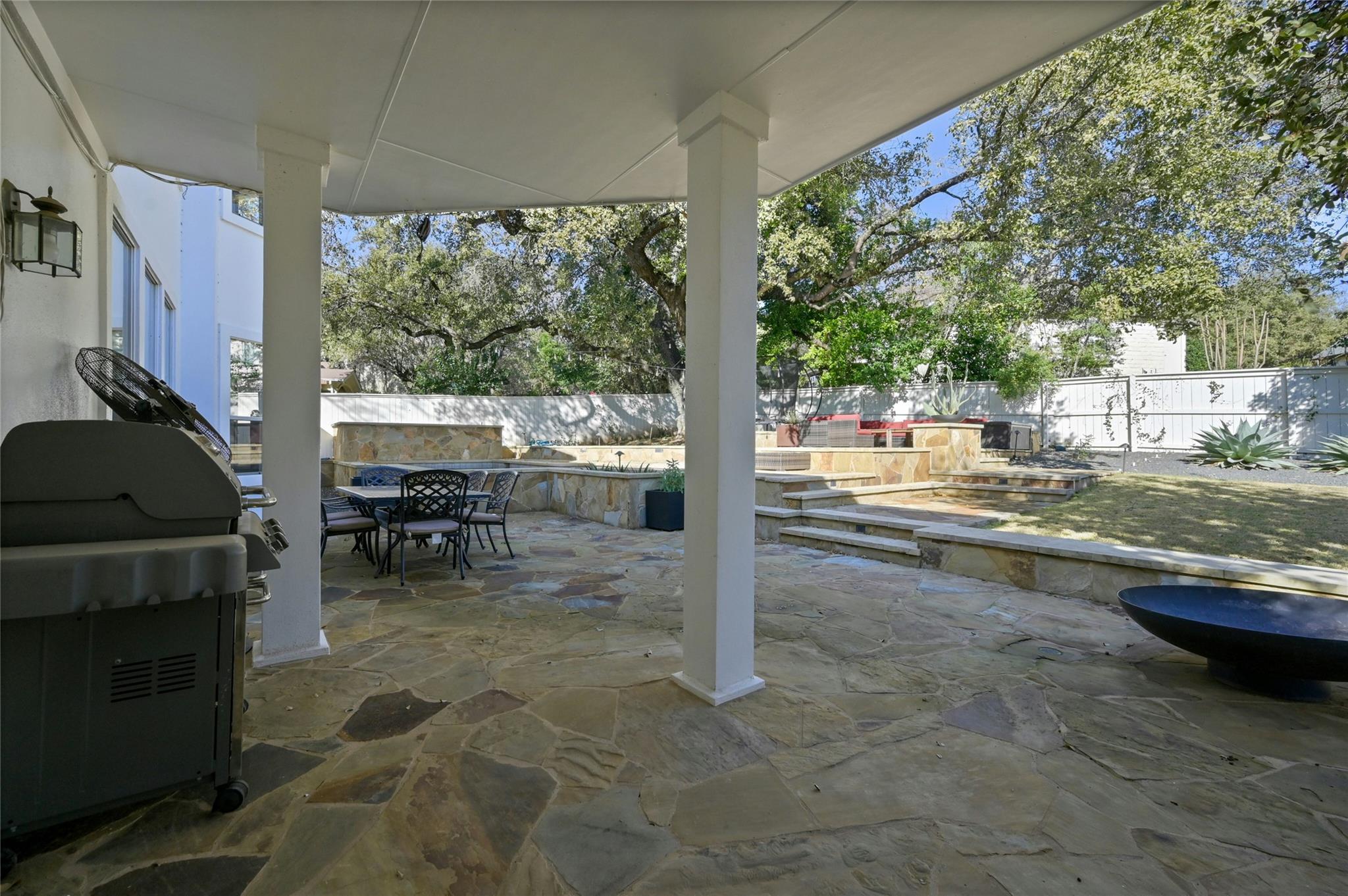 6615 Dogwood Creek DR