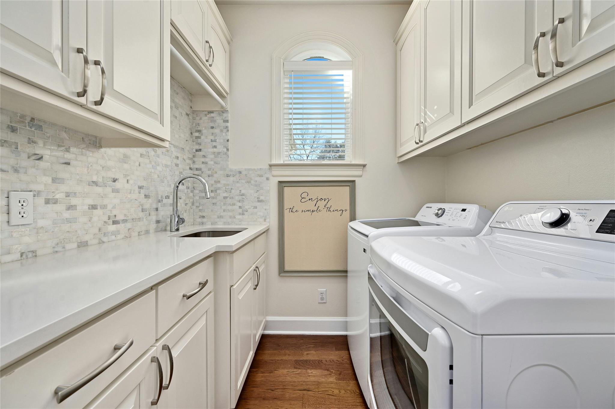 6615 Dogwood Creek DR