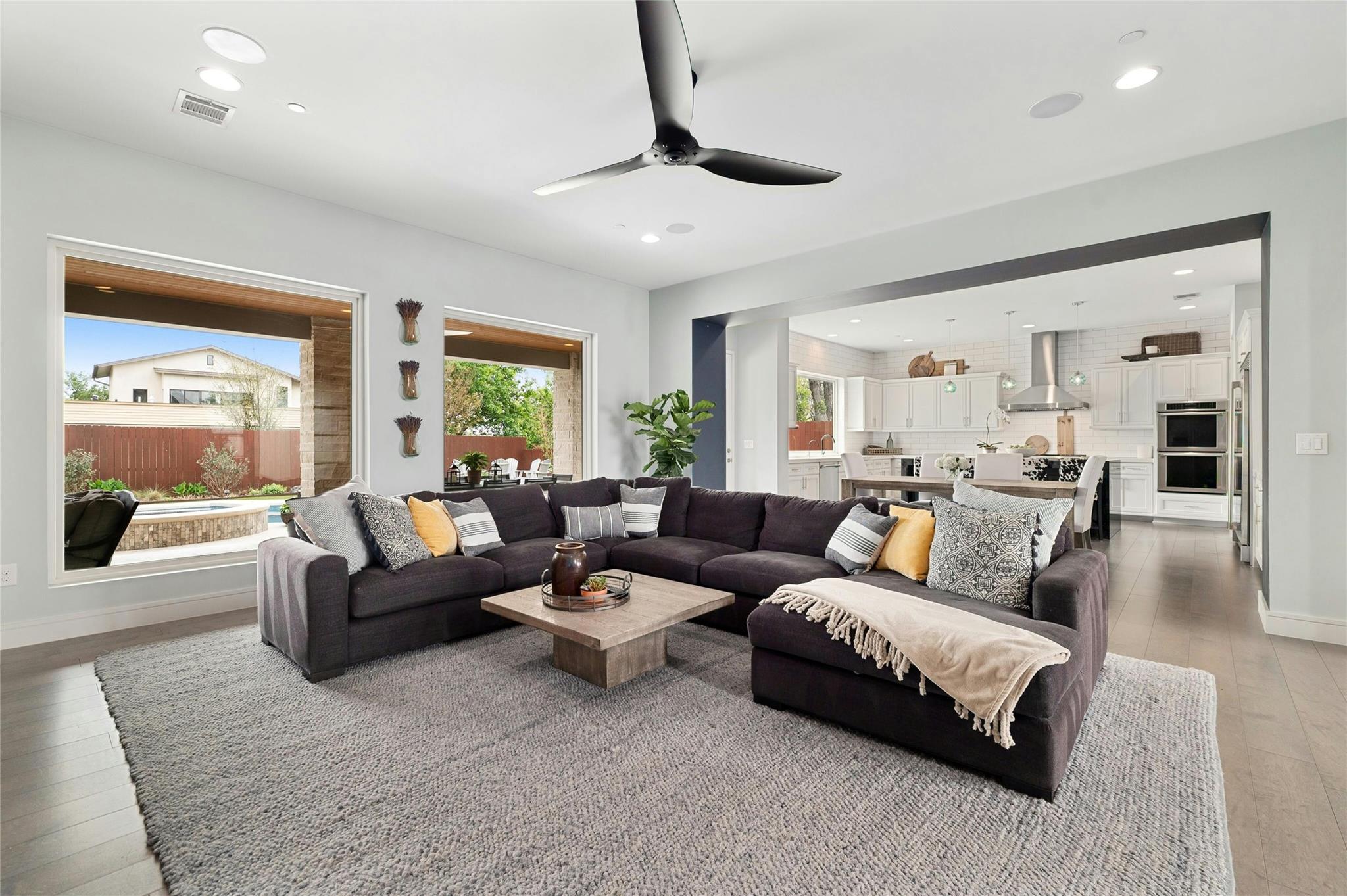 2201 Cypress PT W