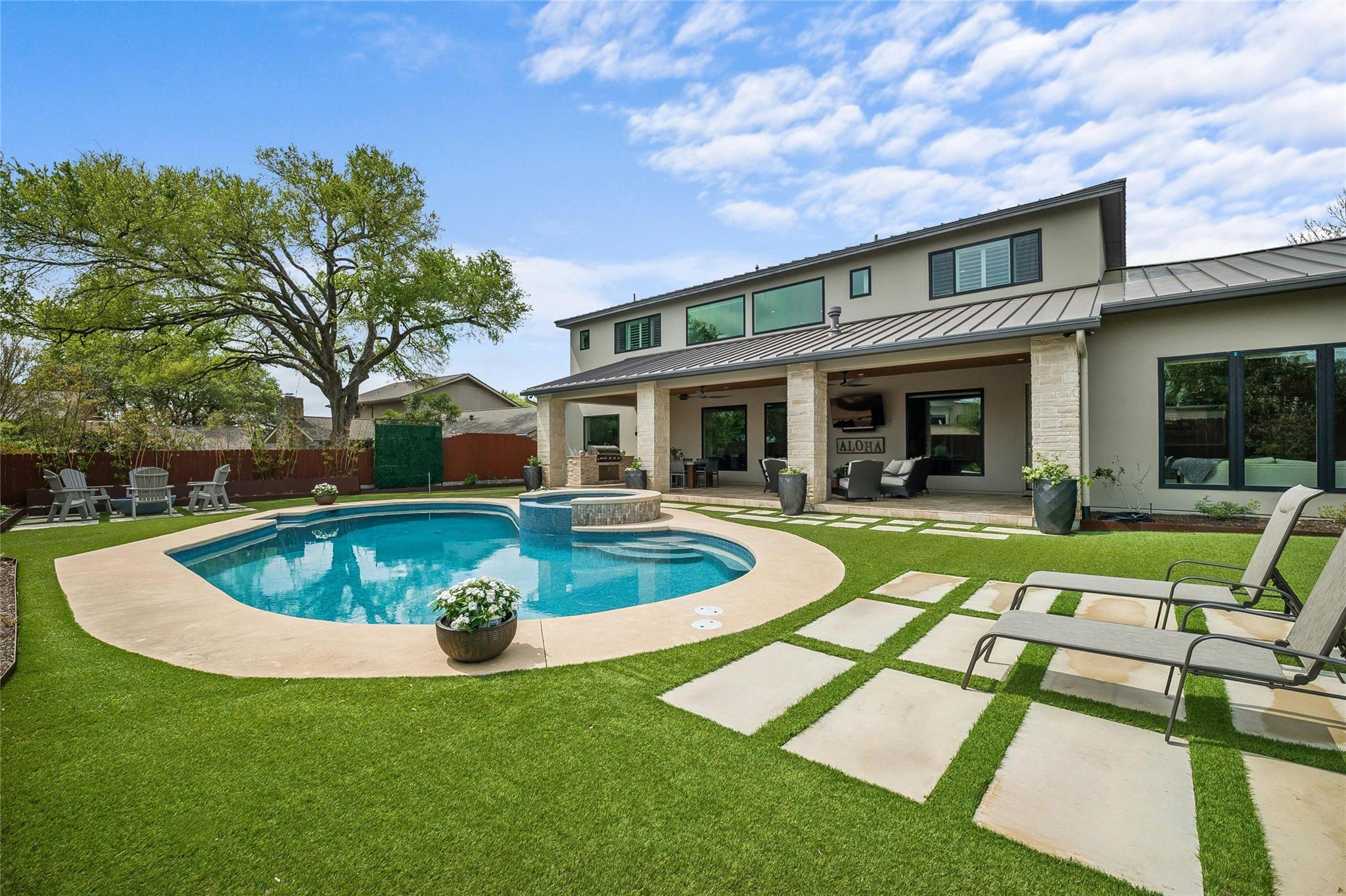 2201 Cypress PT W