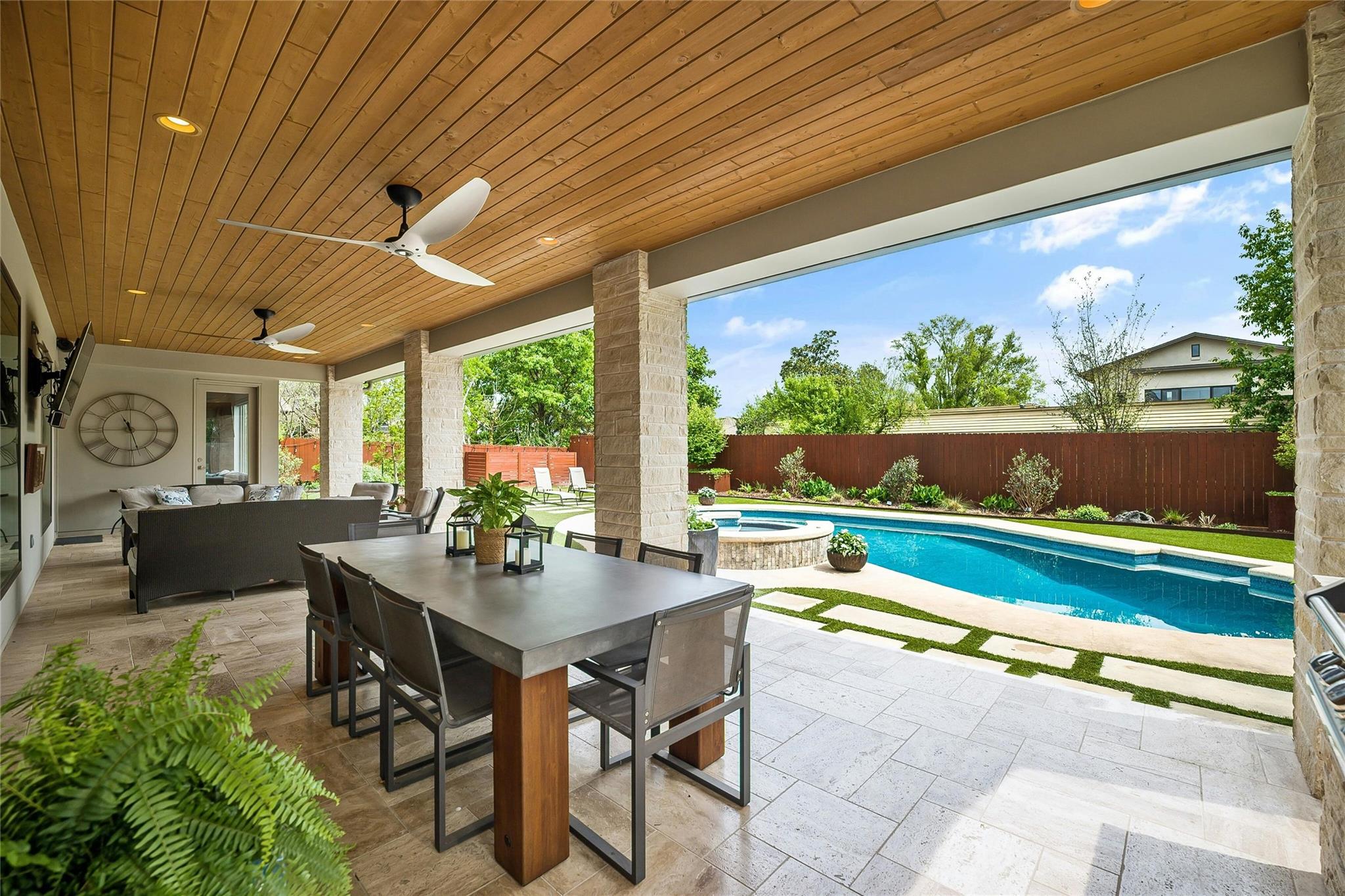 2201 Cypress PT W