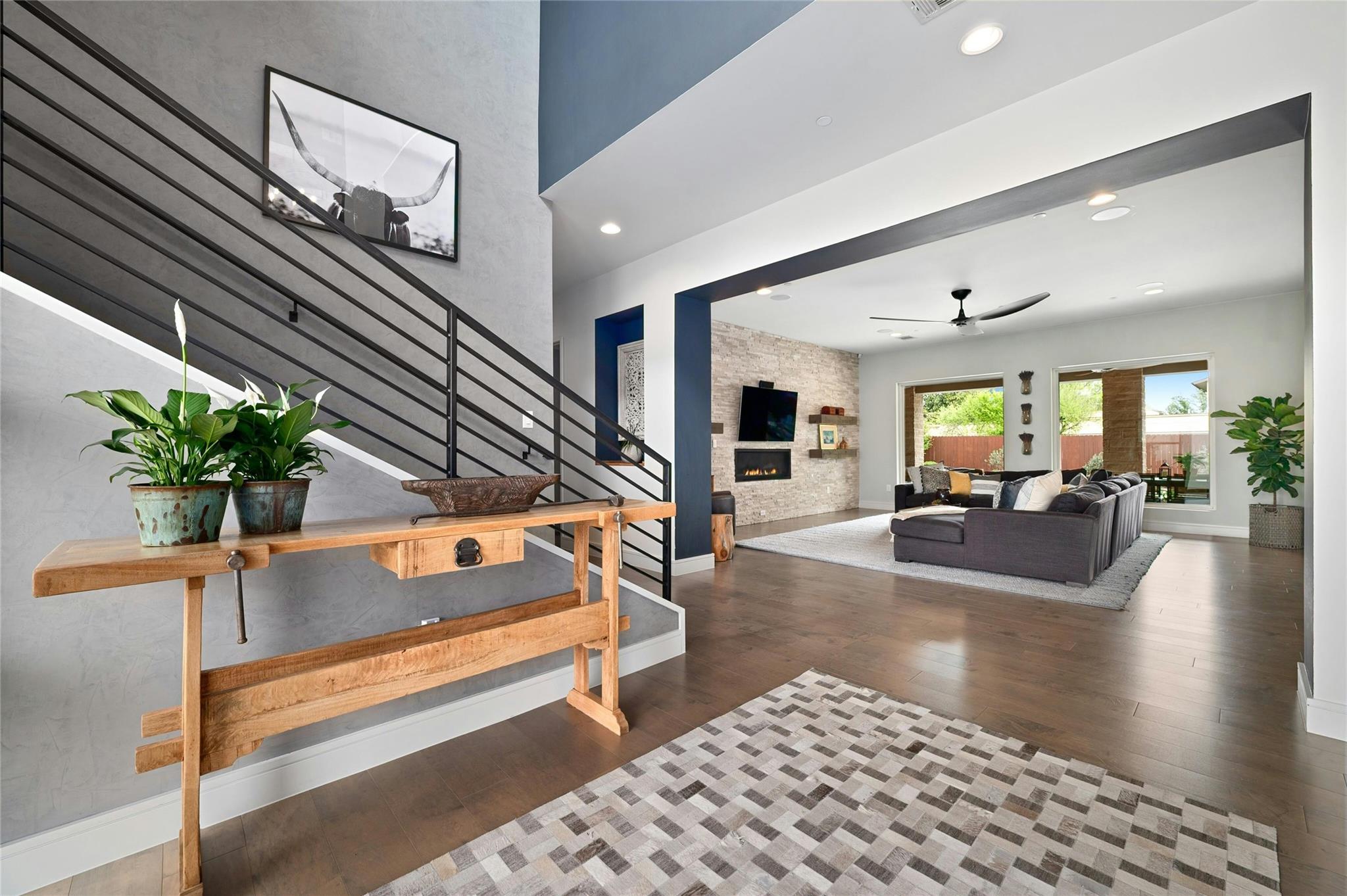2201 Cypress PT W