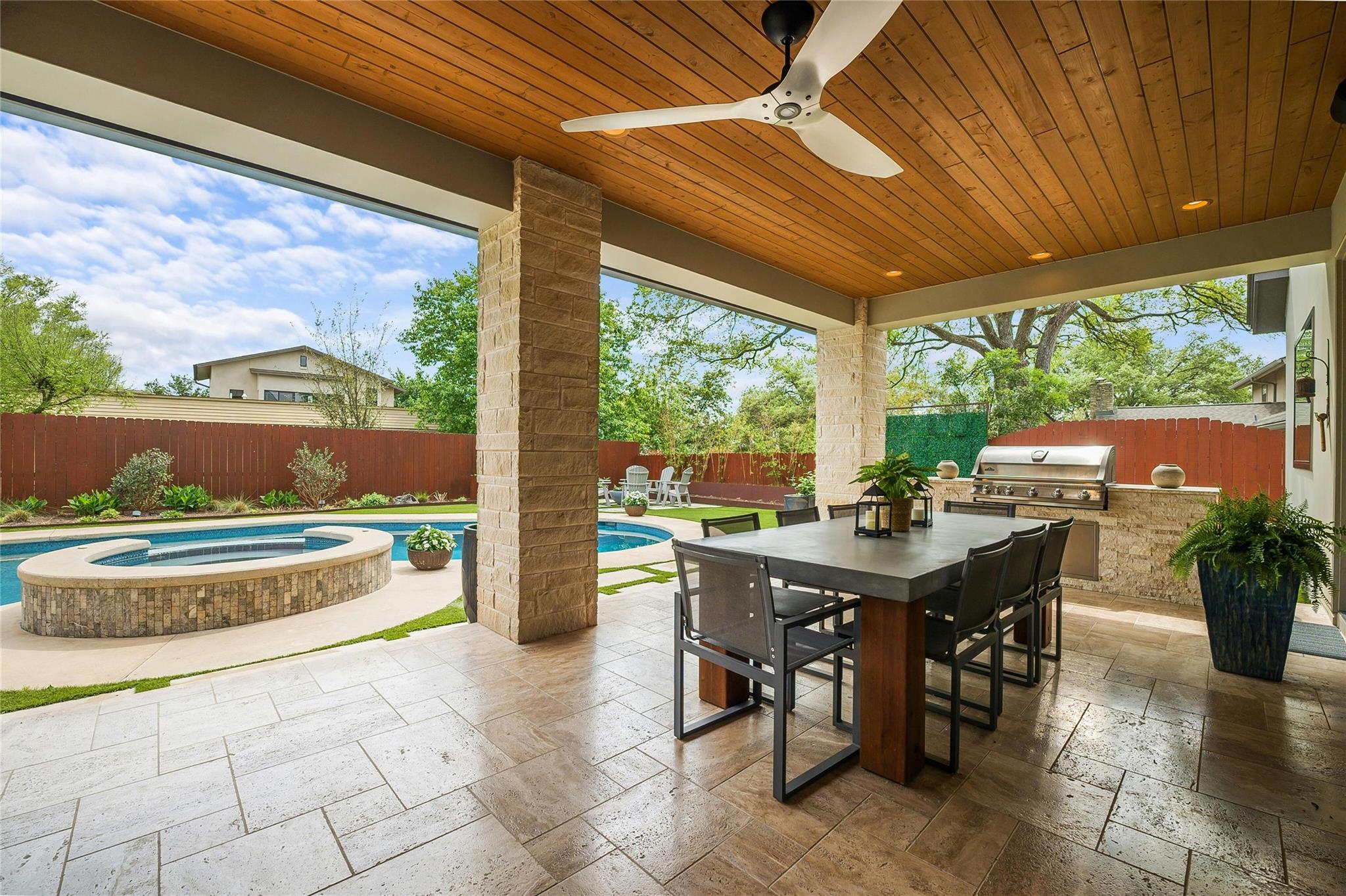 2201 Cypress PT W
