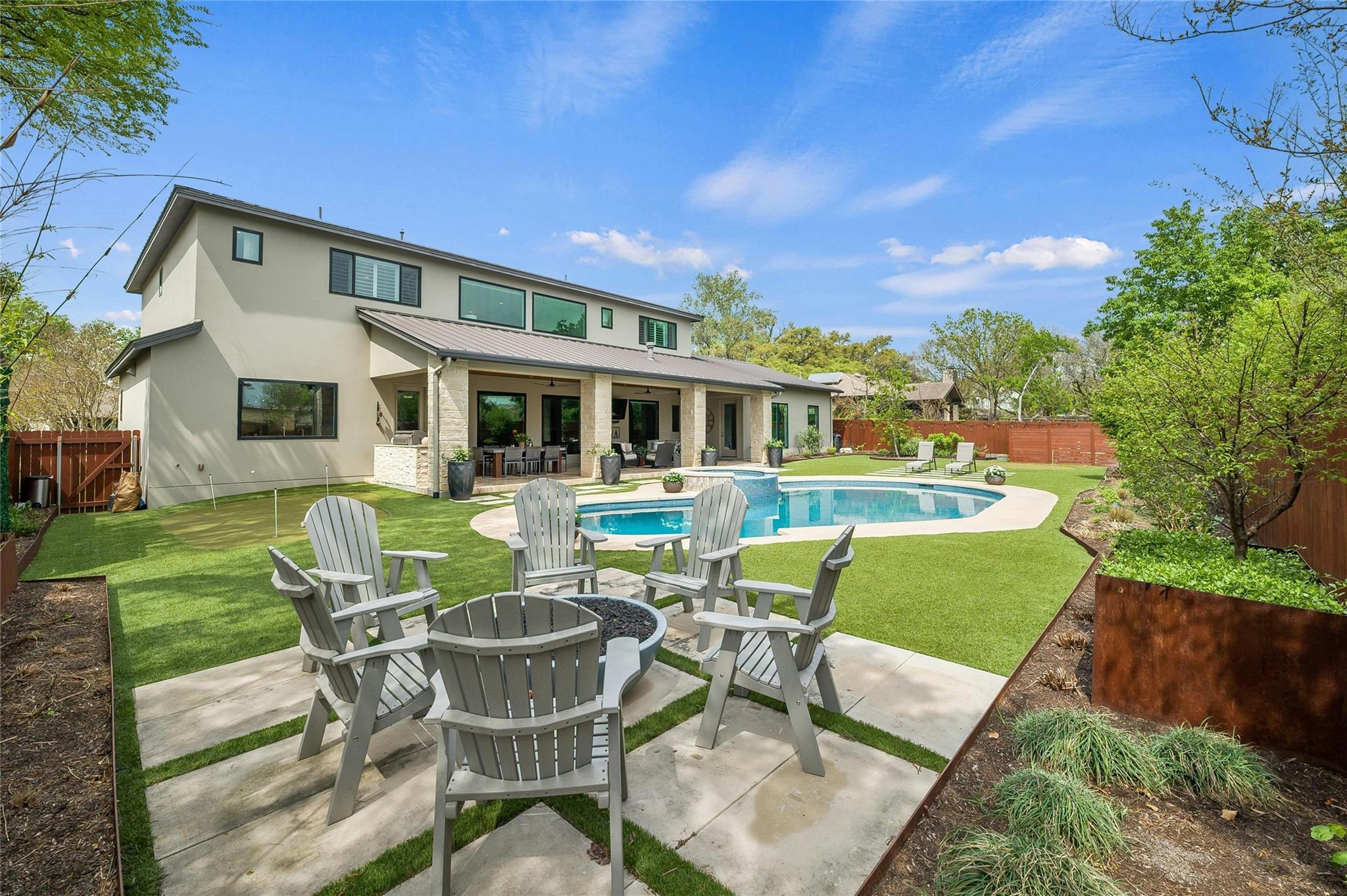 2201 Cypress PT W