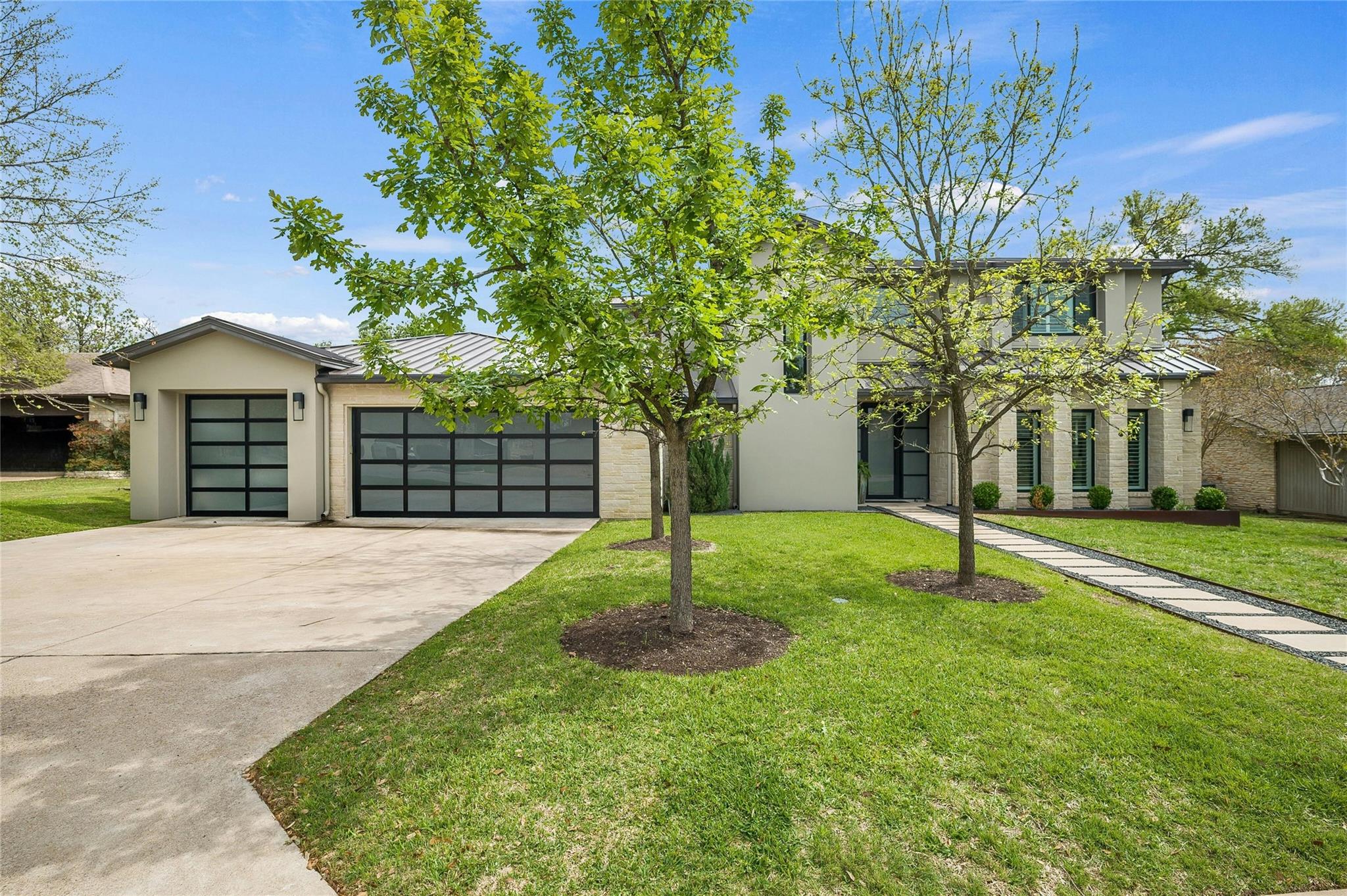 2201 Cypress PT W