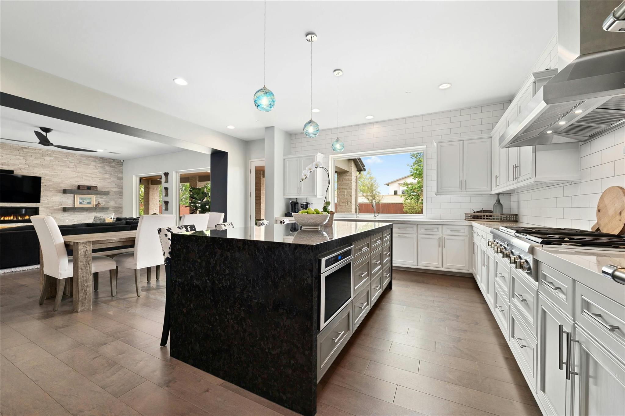 2201 Cypress PT W