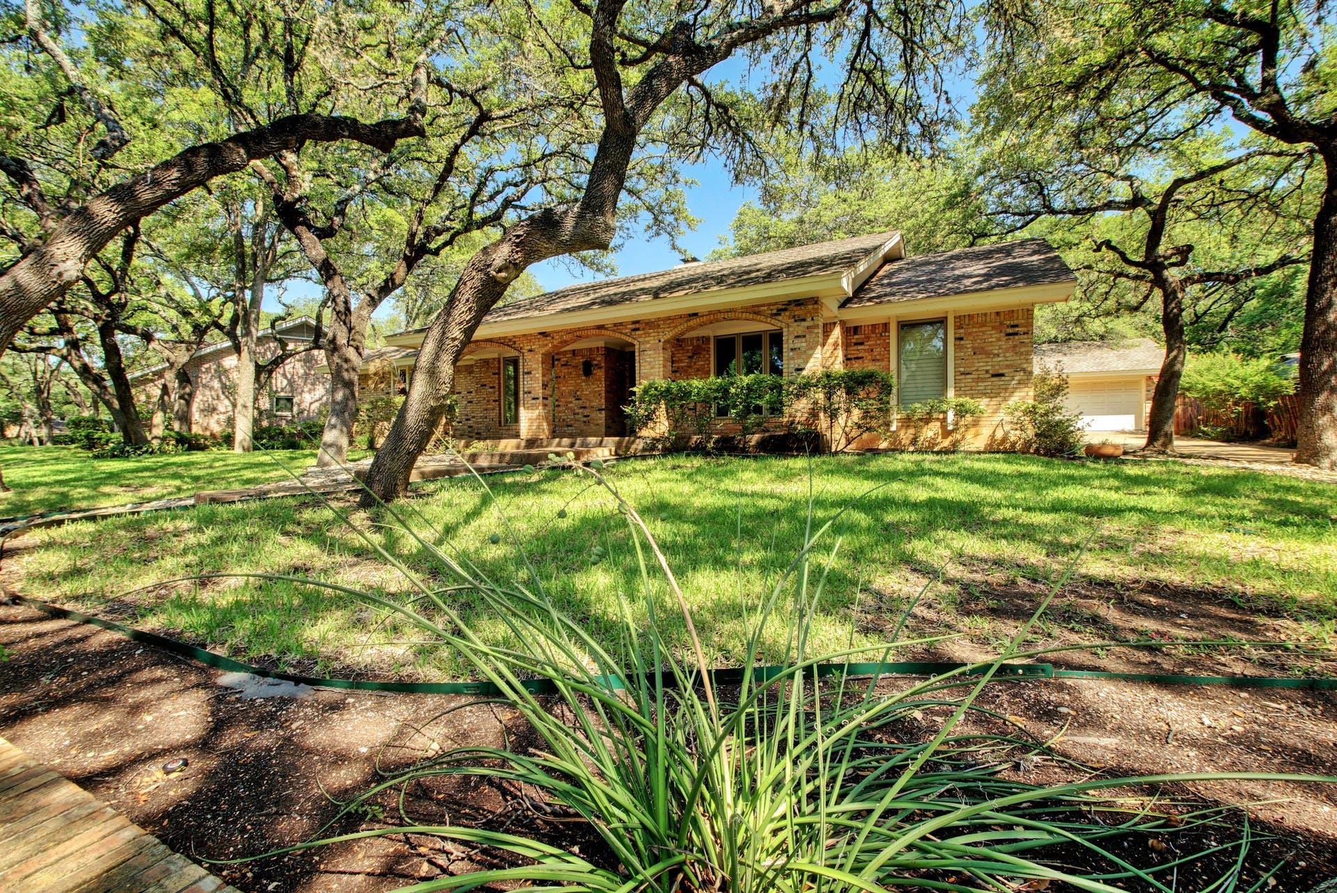 3112 Eanes CIR