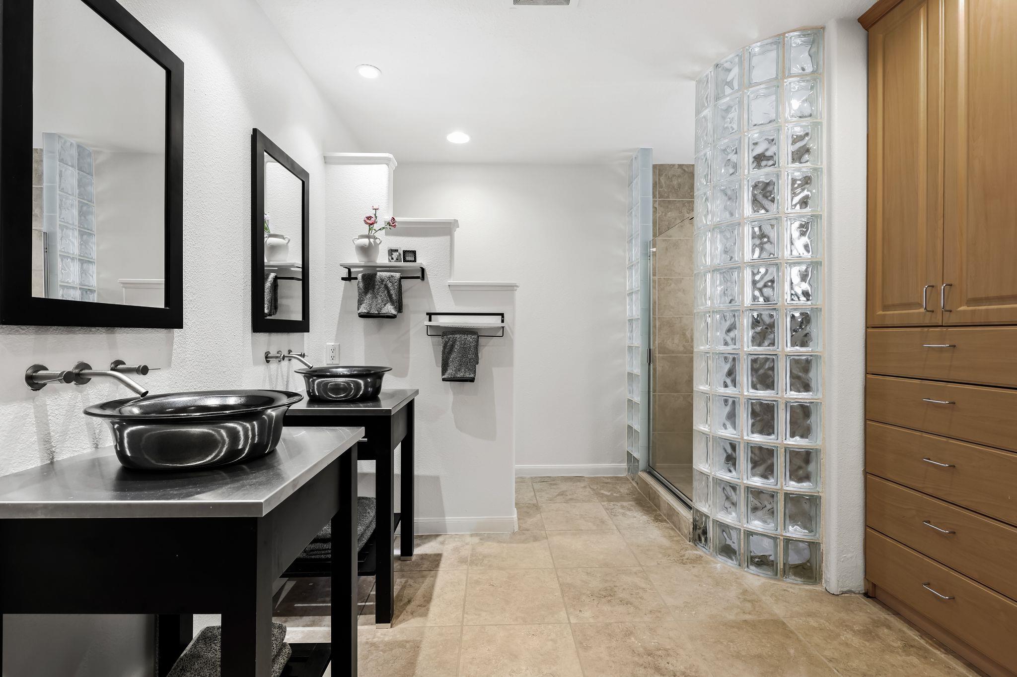 3112 Eanes CIR