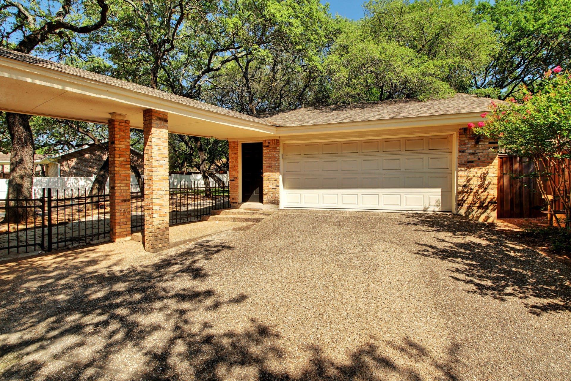 3112 Eanes CIR