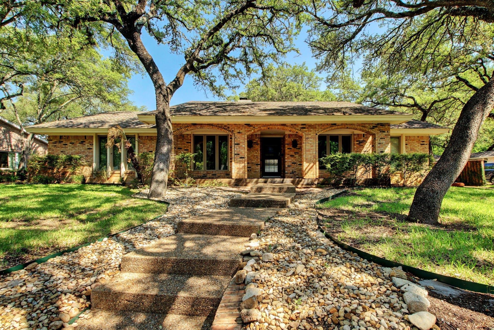 3112 Eanes CIR