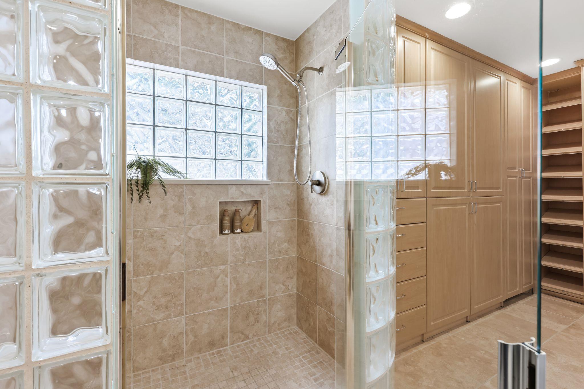 3112 Eanes CIR