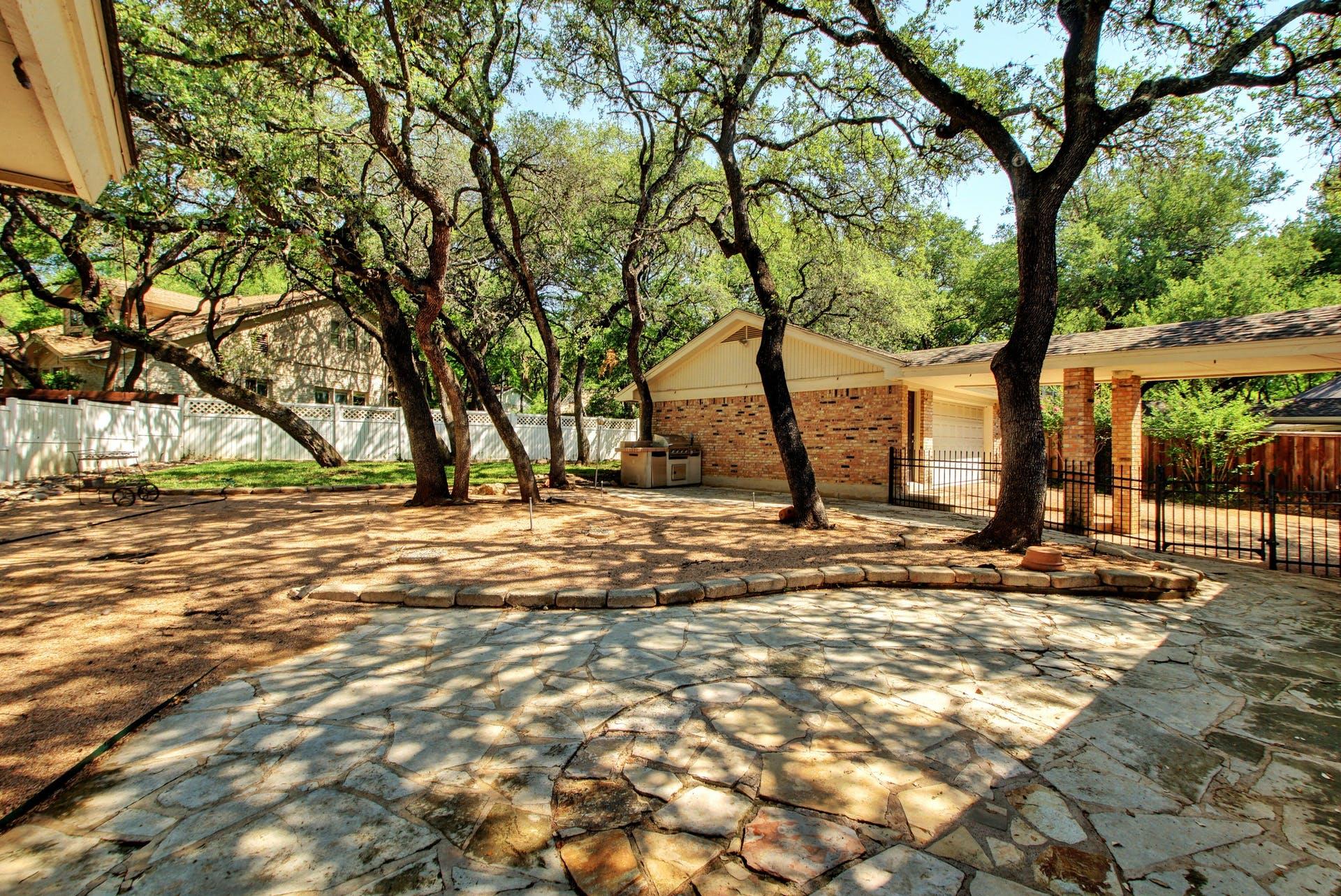 3112 Eanes CIR