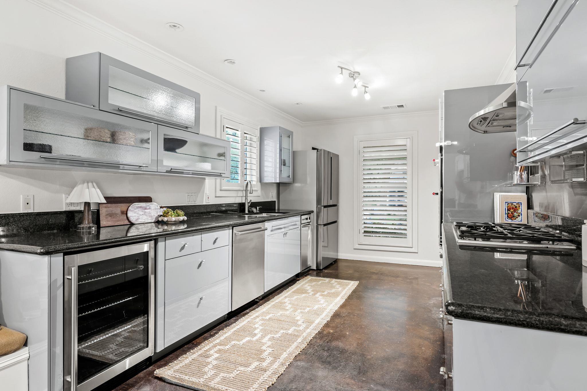 3112 Eanes CIR